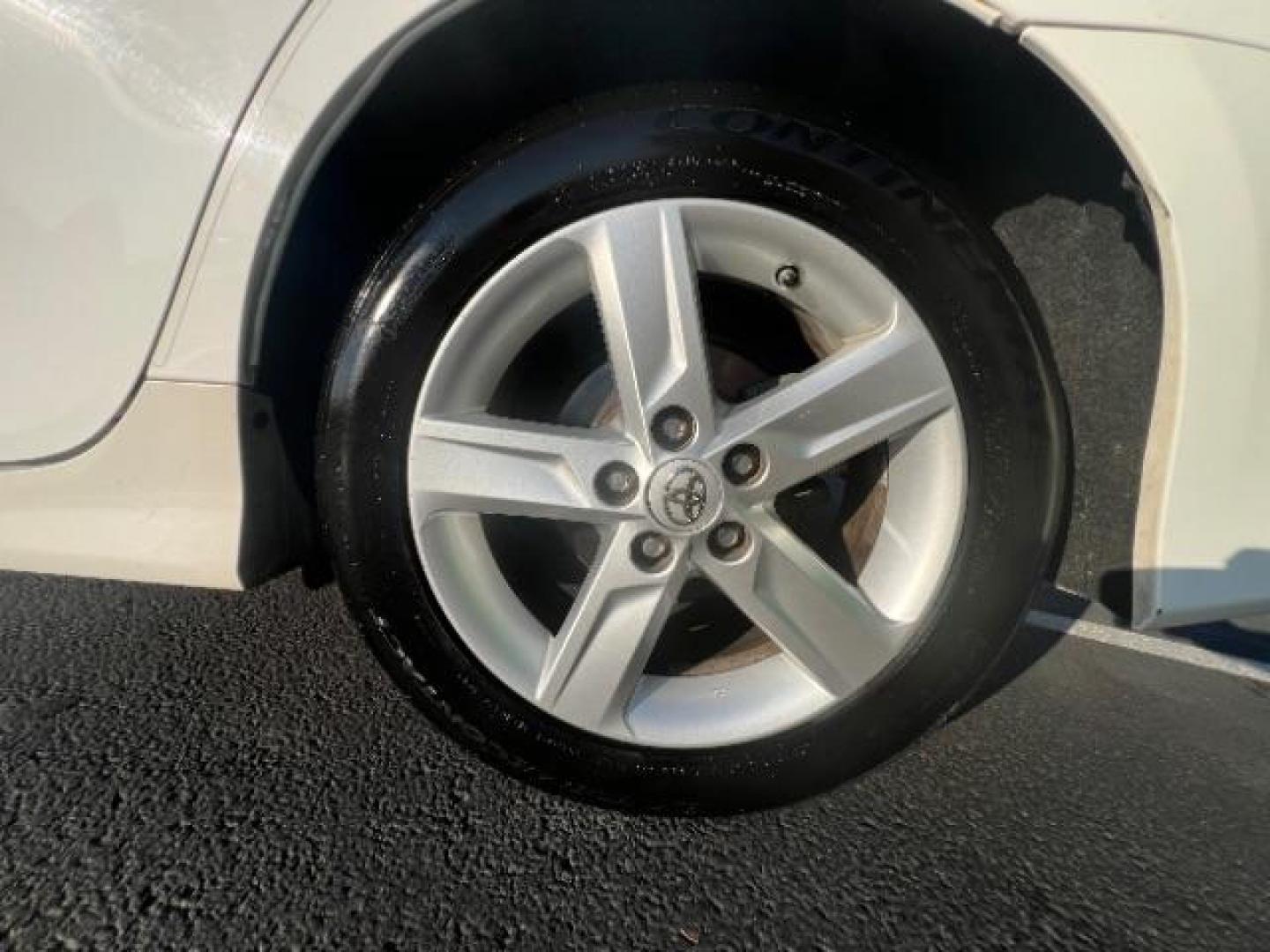 2013 Super White /Black/Ash 2-Tone Toyota Camry SE (4T1BF1FK9DU) with an 2.5L L4 DOHC 16V engine, 6-Speed Automatic transmission, located at 940 North Main Street, Cedar City, UT, 84720, (435) 628-0023, 37.692936, -113.061897 - We specialize in helping ALL people get the best financing available. No matter your credit score, good, bad or none we can get you an amazing rate. Had a bankruptcy, divorce, or repossessions? We give you the green light to get your credit back on the road. Low down and affordable payments that fit - Photo#10