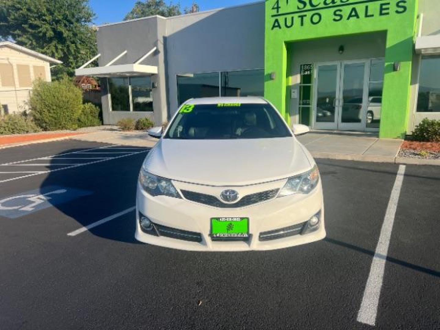 2013 Super White /Black/Ash 2-Tone Toyota Camry SE (4T1BF1FK9DU) with an 2.5L L4 DOHC 16V engine, 6-Speed Automatic transmission, located at 940 North Main Street, Cedar City, UT, 84720, (435) 628-0023, 37.692936, -113.061897 - We specialize in helping ALL people get the best financing available. No matter your credit score, good, bad or none we can get you an amazing rate. Had a bankruptcy, divorce, or repossessions? We give you the green light to get your credit back on the road. Low down and affordable payments that fit - Photo#1