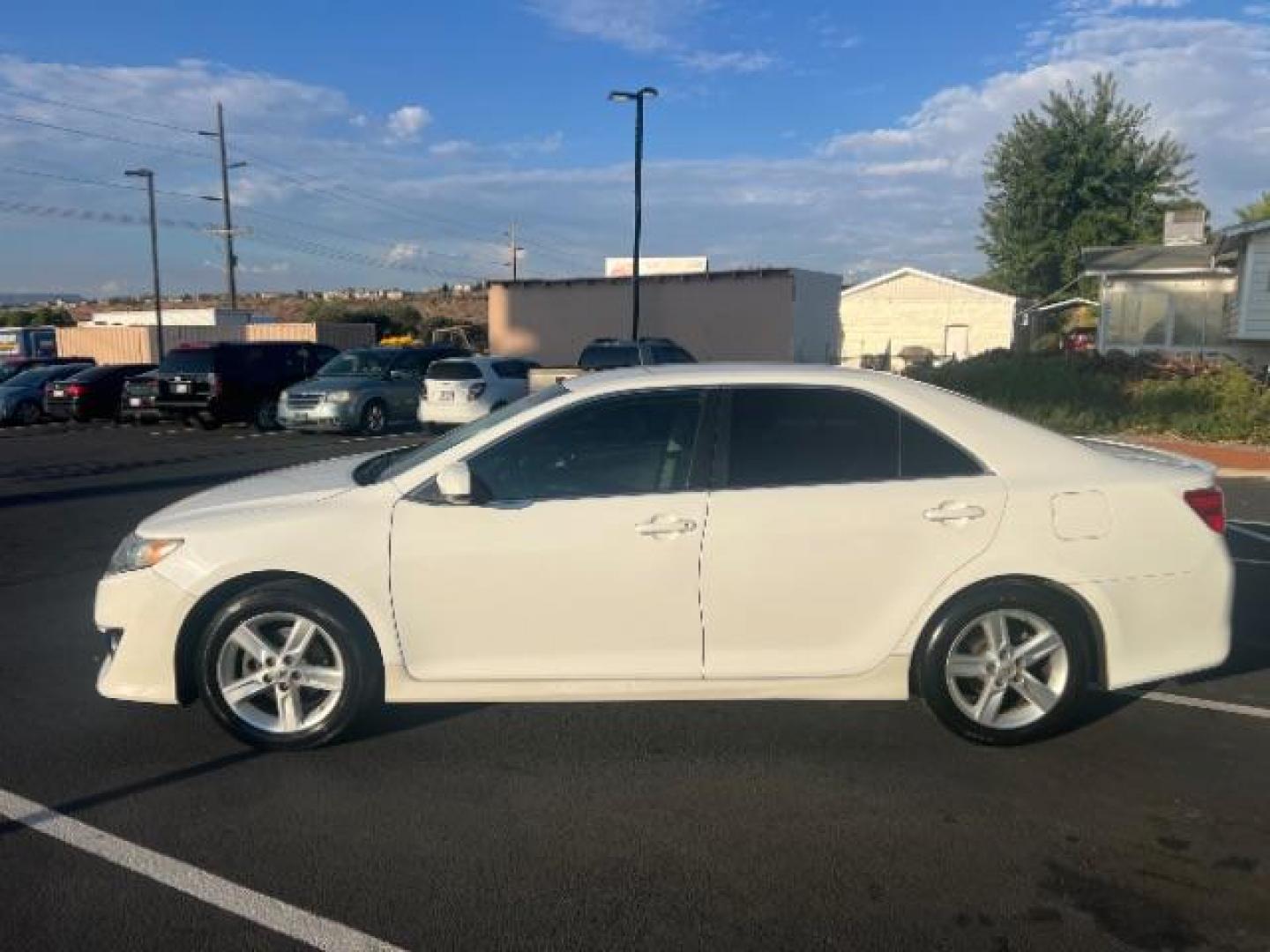 2013 Super White /Black/Ash 2-Tone Toyota Camry SE (4T1BF1FK9DU) with an 2.5L L4 DOHC 16V engine, 6-Speed Automatic transmission, located at 940 North Main Street, Cedar City, UT, 84720, (435) 628-0023, 37.692936, -113.061897 - We specialize in helping ALL people get the best financing available. No matter your credit score, good, bad or none we can get you an amazing rate. Had a bankruptcy, divorce, or repossessions? We give you the green light to get your credit back on the road. Low down and affordable payments that fit - Photo#3