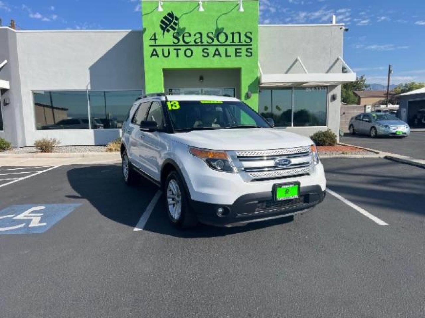 2013 White Platinum Trico /Medium Light Stone Leather Ford Explorer XLT FWD (1FM5K7D85DG) with an 3.5L V6 DOHC 24V engine, 6-Speed Automatic transmission, located at 1865 East Red Hills Pkwy, St. George, 84770, (435) 628-0023, 37.120850, -113.543640 - Photo#0