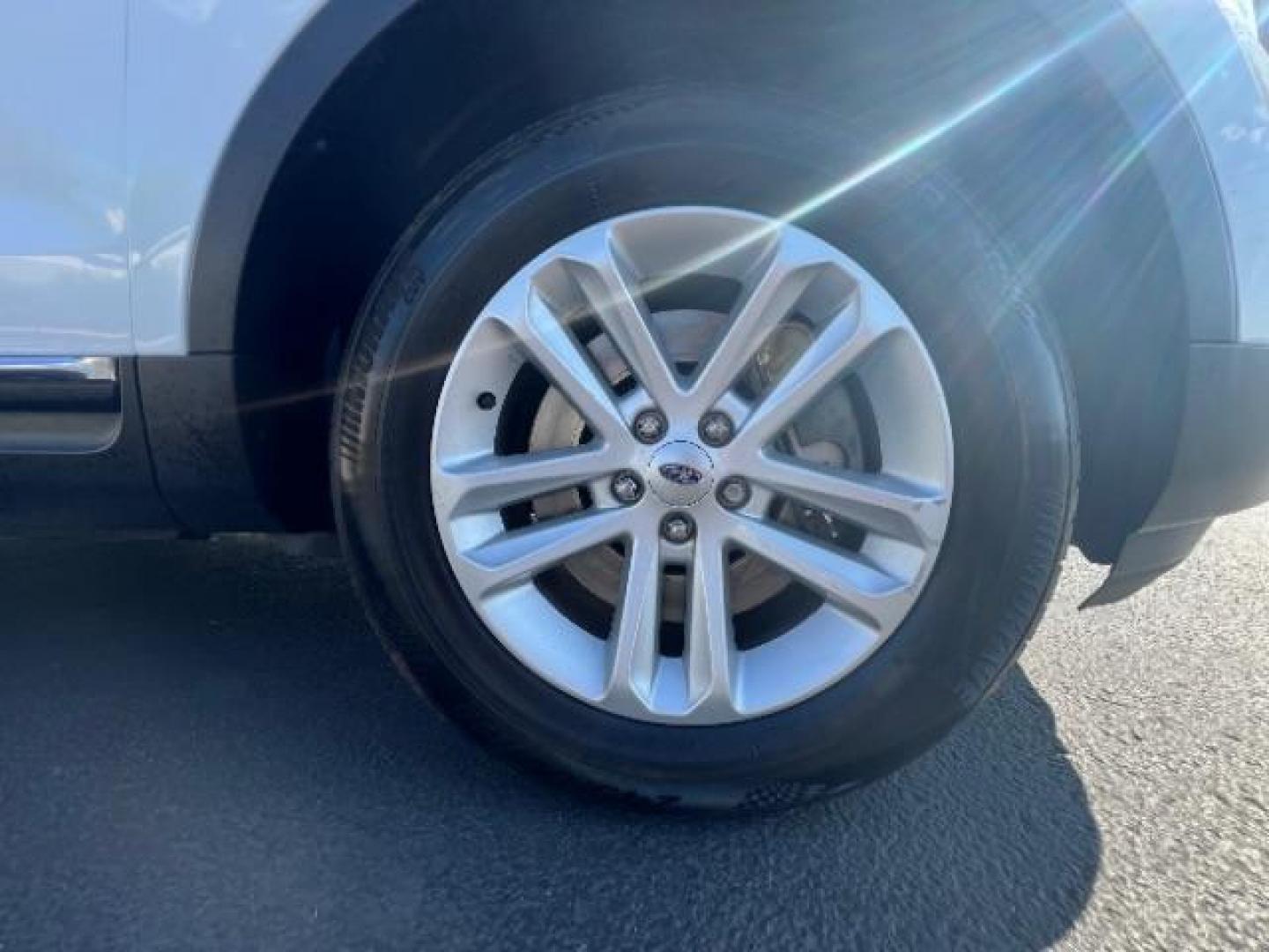 2013 White Platinum Trico /Medium Light Stone Leather Ford Explorer XLT FWD (1FM5K7D85DG) with an 3.5L V6 DOHC 24V engine, 6-Speed Automatic transmission, located at 1865 East Red Hills Pkwy, St. George, 84770, (435) 628-0023, 37.120850, -113.543640 - Photo#11