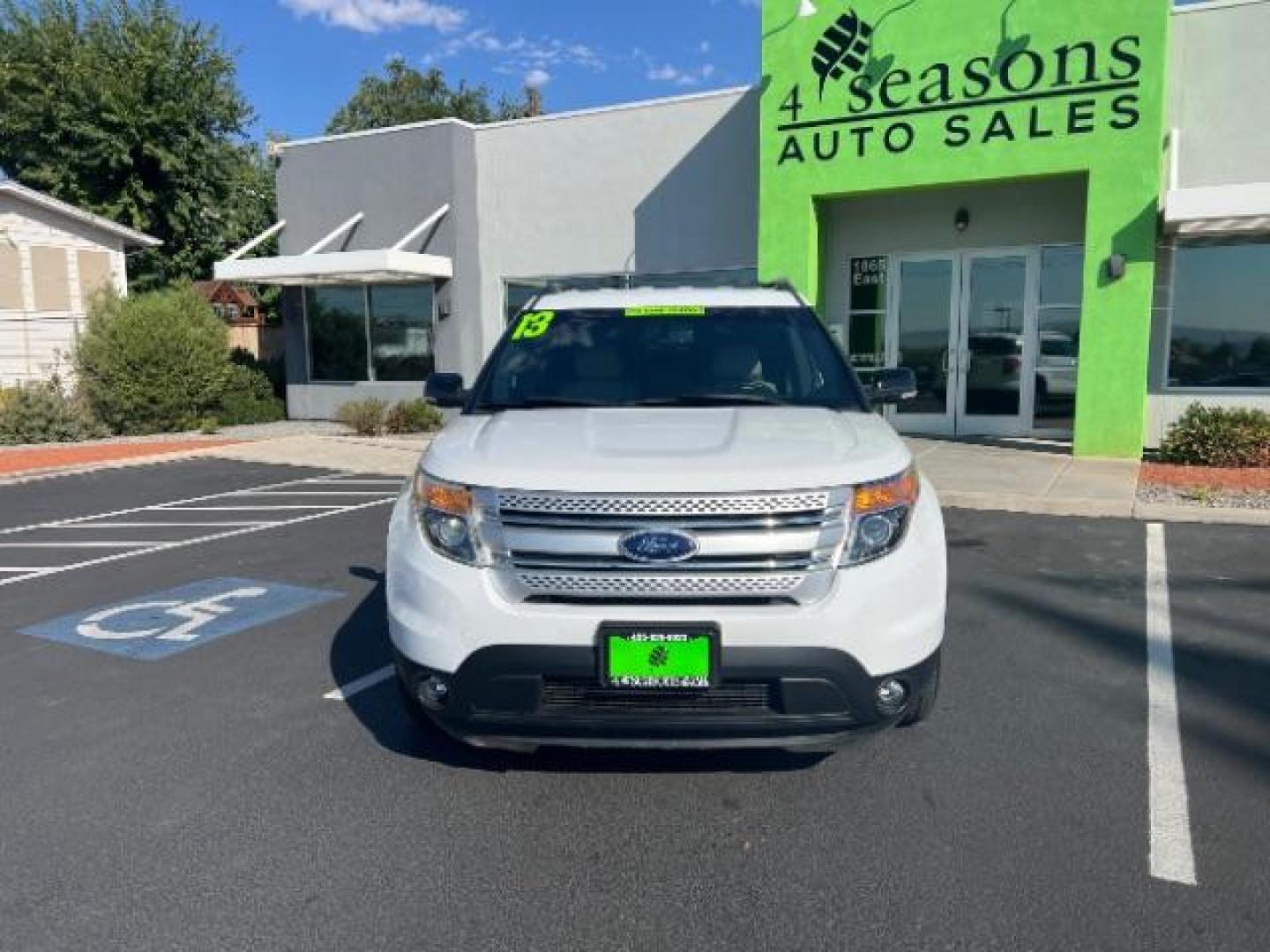 2013 White Platinum Trico /Medium Light Stone Leather Ford Explorer XLT FWD (1FM5K7D85DG) with an 3.5L V6 DOHC 24V engine, 6-Speed Automatic transmission, located at 1865 East Red Hills Pkwy, St. George, 84770, (435) 628-0023, 37.120850, -113.543640 - Photo#1