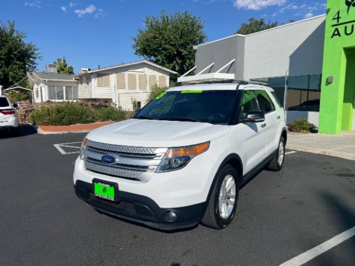 2013 White Platinum Trico /Medium Light Stone Leather Ford Explorer XLT FWD (1FM5K7D85DG) with an 3.5L V6 DOHC 24V engine, 6-Speed Automatic transmission, located at 1865 East Red Hills Pkwy, St. George, 84770, (435) 628-0023, 37.120850, -113.543640 - Photo#2