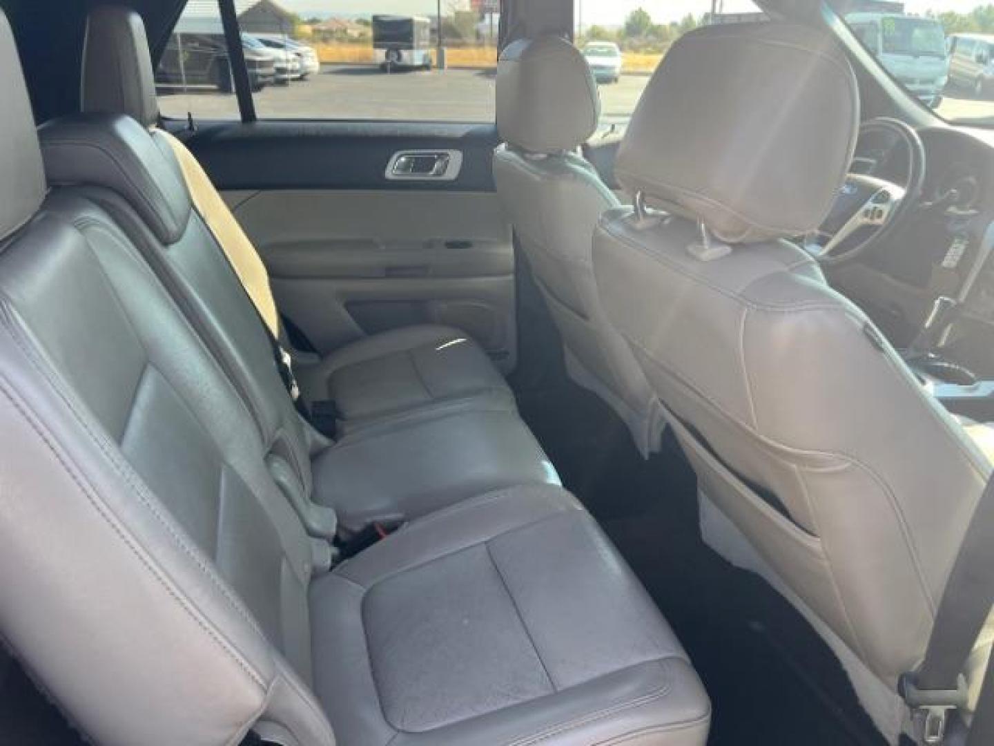 2013 White Platinum Trico /Medium Light Stone Leather Ford Explorer XLT FWD (1FM5K7D85DG) with an 3.5L V6 DOHC 24V engine, 6-Speed Automatic transmission, located at 1865 East Red Hills Pkwy, St. George, 84770, (435) 628-0023, 37.120850, -113.543640 - Photo#31