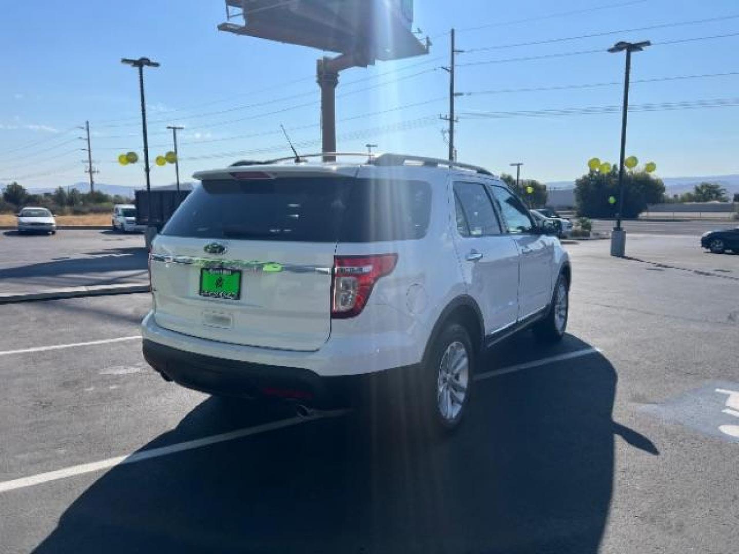 2013 White Platinum Trico /Medium Light Stone Leather Ford Explorer XLT FWD (1FM5K7D85DG) with an 3.5L V6 DOHC 24V engine, 6-Speed Automatic transmission, located at 1865 East Red Hills Pkwy, St. George, 84770, (435) 628-0023, 37.120850, -113.543640 - Photo#6