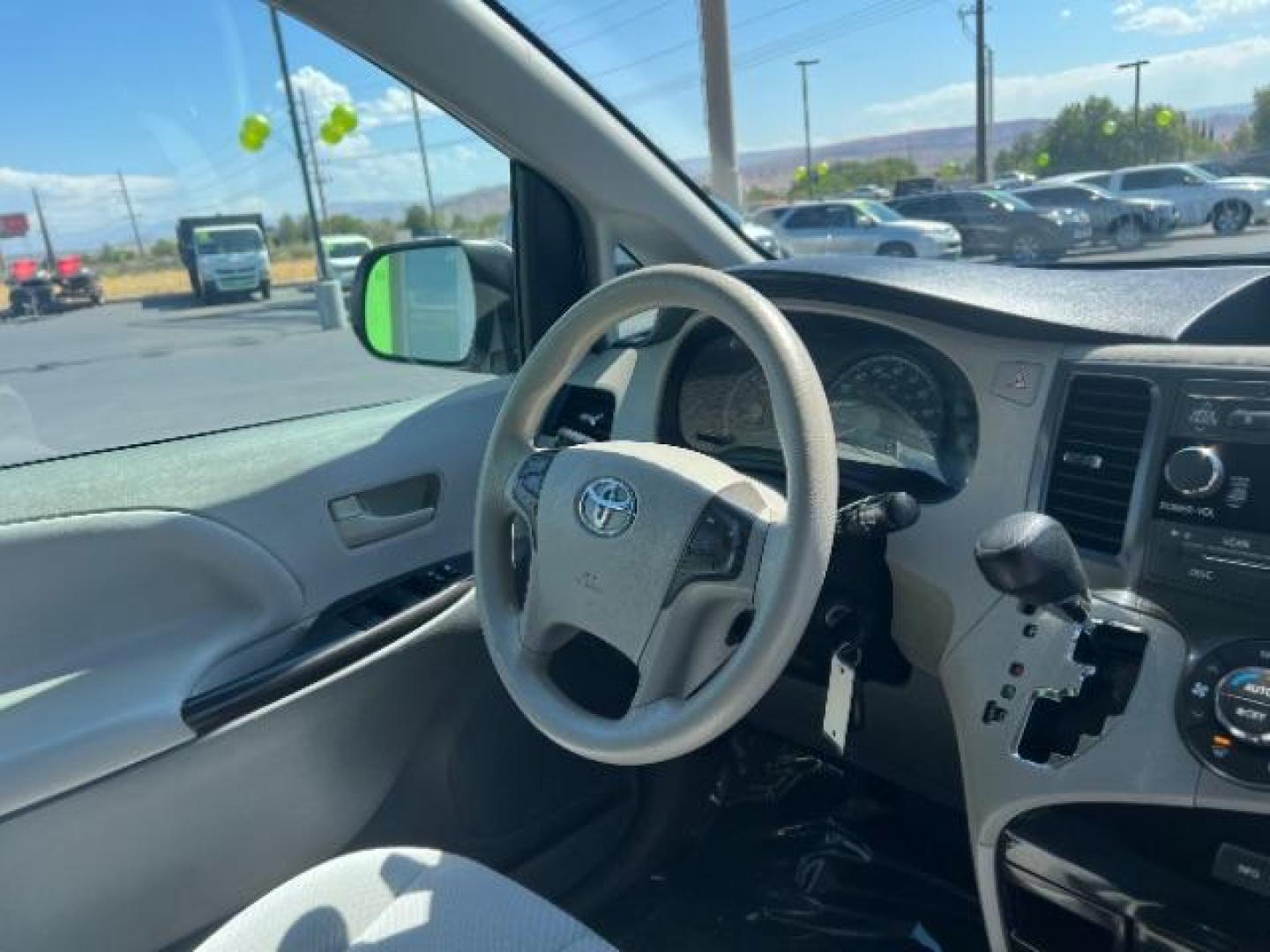 2014 Super White /Light Gray Toyota Sienna LE FWD 8-Passenger V6 (5TDKK3DC1ES) with an 3.5L V6 EFI DOHC 24V engine, 5-Speed Automatic transmission, located at 1865 East Red Hills Pkwy, St. George, 84770, (435) 628-0023, 37.120850, -113.543640 - Photo#35