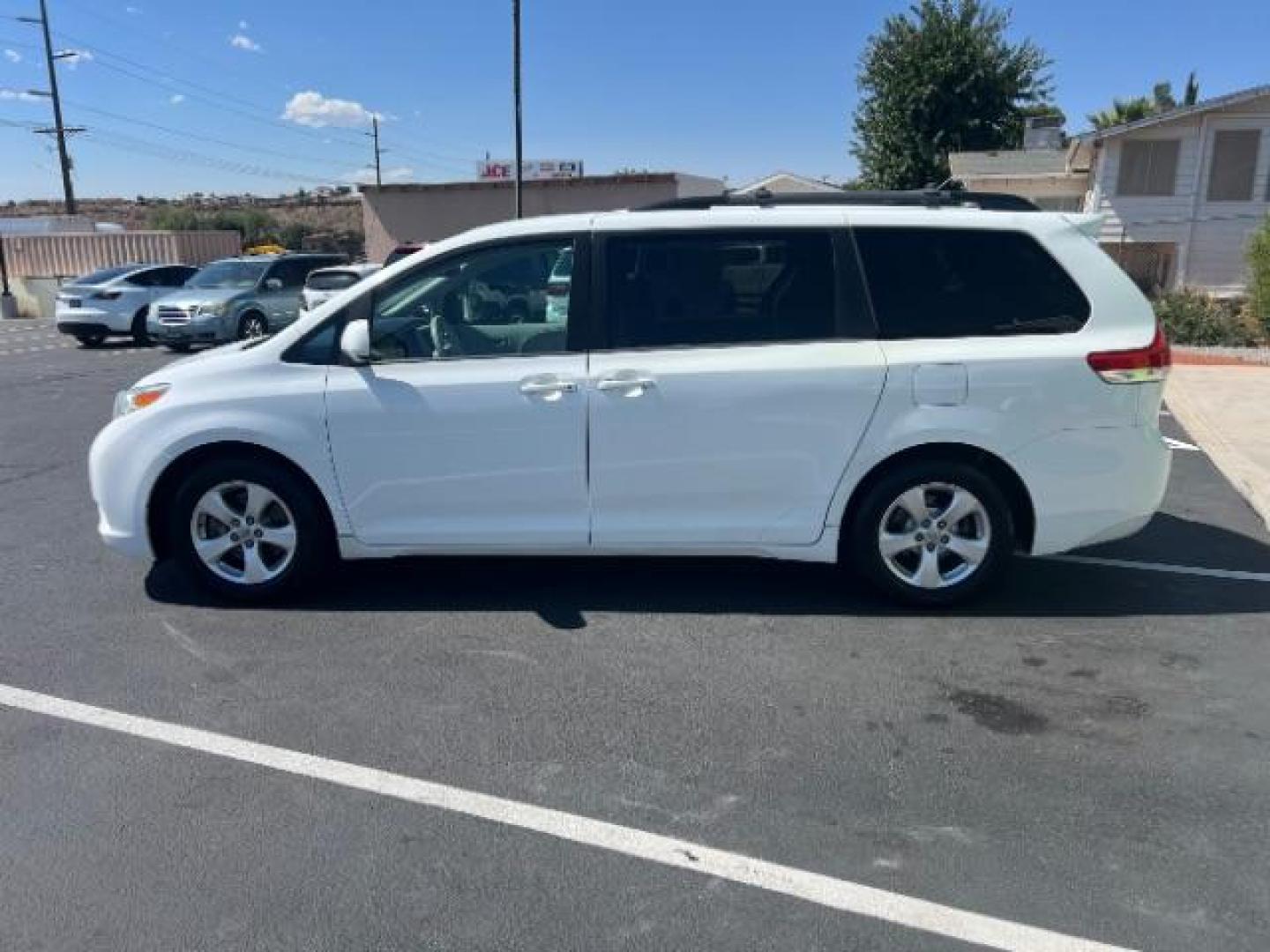 2014 Super White /Light Gray Toyota Sienna LE FWD 8-Passenger V6 (5TDKK3DC1ES) with an 3.5L V6 EFI DOHC 24V engine, 5-Speed Automatic transmission, located at 1865 East Red Hills Pkwy, St. George, 84770, (435) 628-0023, 37.120850, -113.543640 - Photo#3