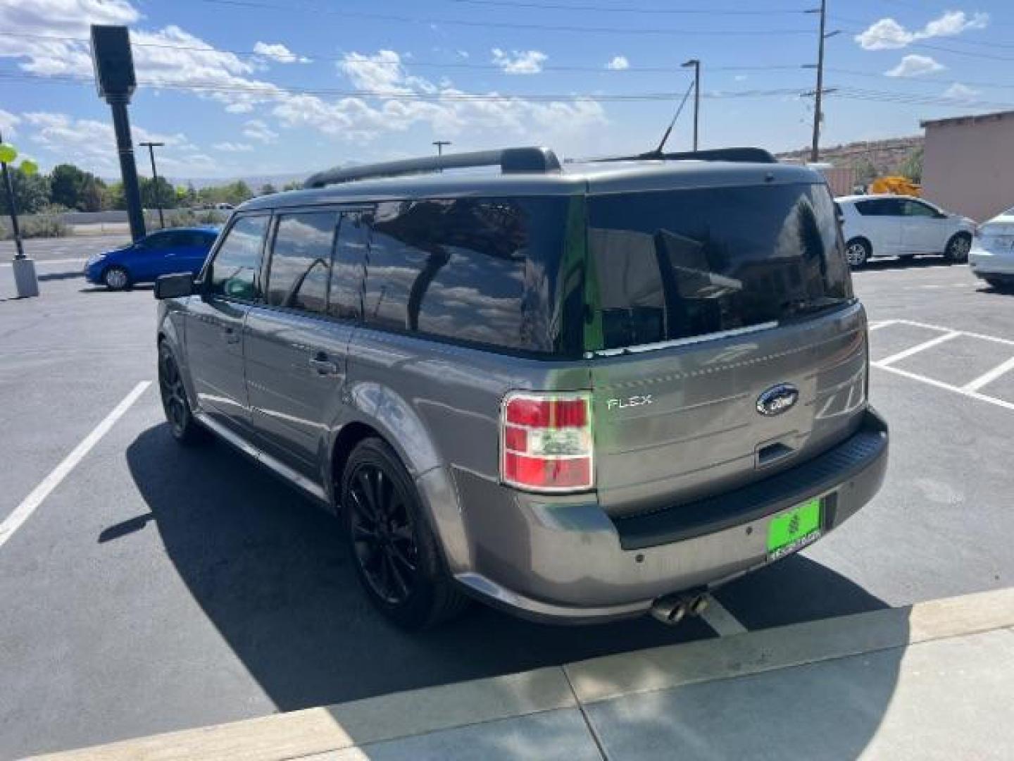 2009 Sterling Grey Metallic /Medium Light Stone Cloth Interior Ford Flex SE FWD (2FMDK51C49B) with an 3.5L V6 DOHC 24V engine, 6-Speed Automatic transmission, located at 1865 East Red Hills Pkwy, St. George, 84770, (435) 628-0023, 37.120850, -113.543640 - Photo#4