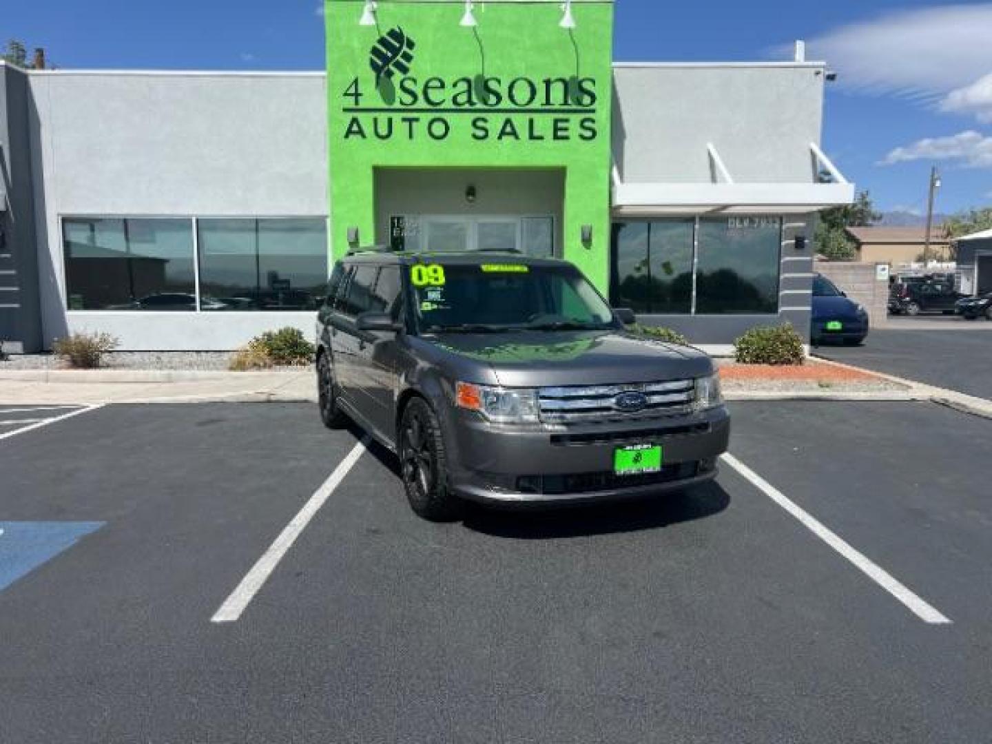 2009 Sterling Grey Metallic /Medium Light Stone Cloth Interior Ford Flex SE FWD (2FMDK51C49B) with an 3.5L V6 DOHC 24V engine, 6-Speed Automatic transmission, located at 1865 East Red Hills Pkwy, St. George, 84770, (435) 628-0023, 37.120850, -113.543640 - We specialize in helping ALL people get the best financing available. No matter your credit score, good, bad or none we can get you an amazing rate. Had a bankruptcy, divorce, or repossessions? We give you the green light to get your credit back on the road. Low down and affordable payments that fit - Photo#0