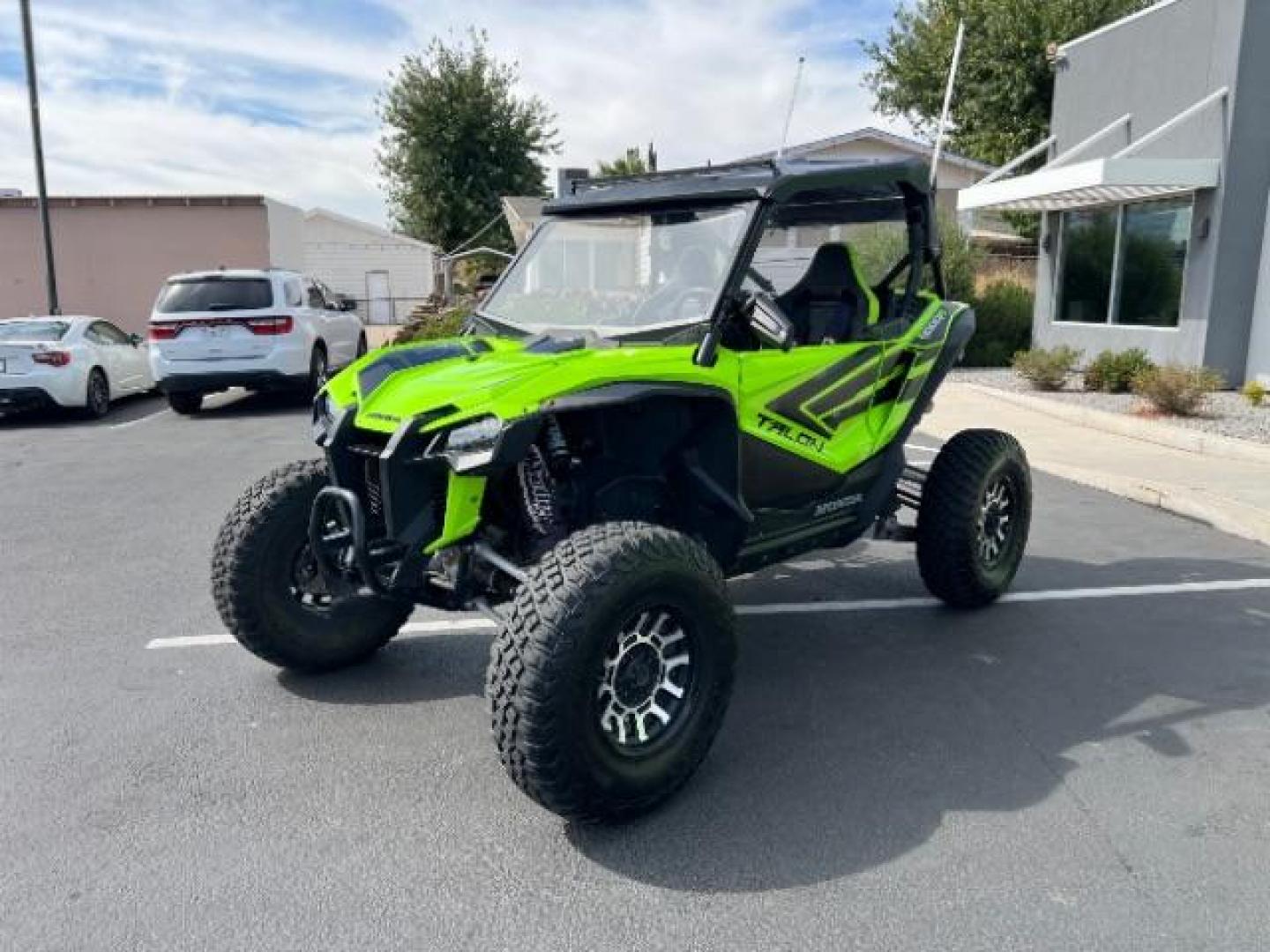 2020 Green /Black Honda Talon 1000R (1HFVE0542L4) with an 1000 engine, Automatic transmission, located at 1865 East Red Hills Pkwy, St. George, 84770, (435) 628-0023, 37.120850, -113.543640 - Excellent condition HONDA TALON 1000R. Street legal kit. Upgraded Weller suspension, Foodlights, Spare tire, LED Whips. This thing is super fast and a blast to drive off road. Call or text us for more info! - Photo#2