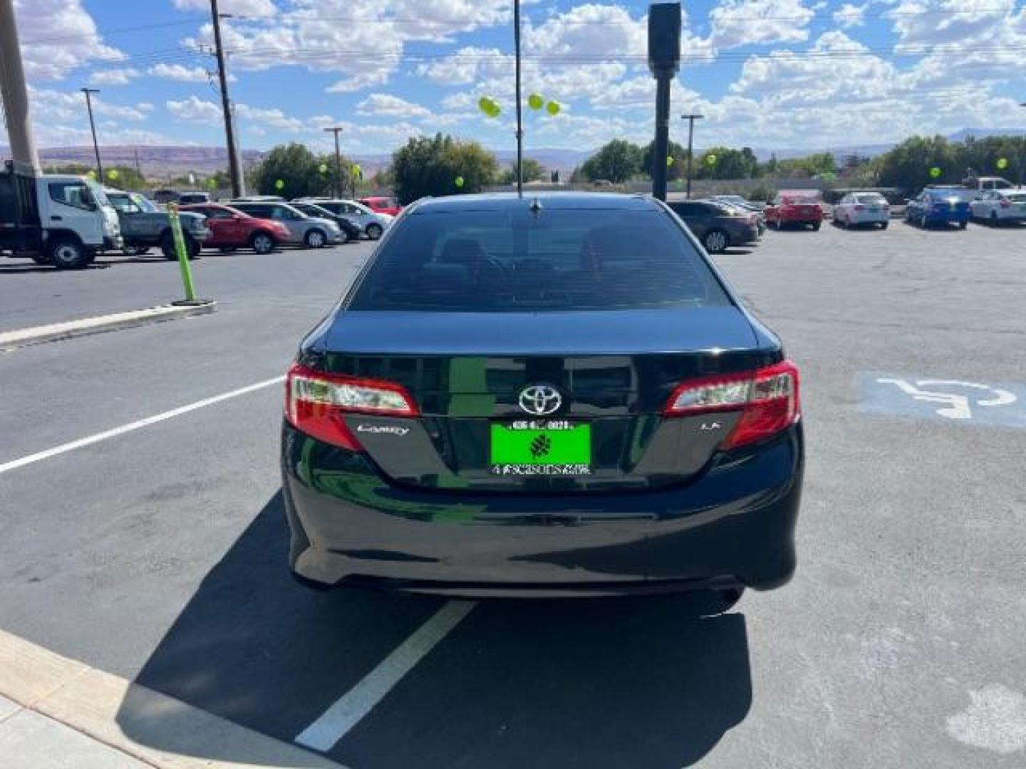 2013 Attitude Black Metallic /Black/Ash 2-Tone Toyota Camry SE (4T1BF1FK3DU) with an 2.5L L4 DOHC 16V engine, 6-Speed Automatic transmission, located at 1865 East Red Hills Pkwy, St. George, 84770, (435) 628-0023, 37.120850, -113.543640 - We specialize in helping ALL people get the best financing available. No matter your credit score, good, bad or none we can get you an amazing rate. Had a bankruptcy, divorce, or repossessions? We give you the green light to get your credit back on the road. Low down and affordable payments that fit - Photo#6