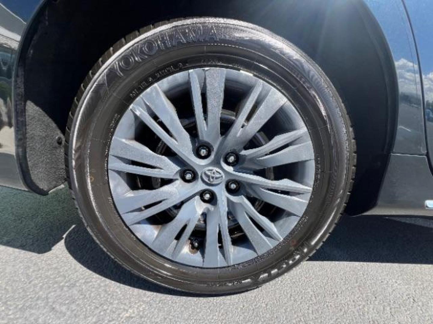 2013 Attitude Black Metallic /Black/Ash 2-Tone Toyota Camry SE (4T1BF1FK3DU) with an 2.5L L4 DOHC 16V engine, 6-Speed Automatic transmission, located at 1865 East Red Hills Pkwy, St. George, 84770, (435) 628-0023, 37.120850, -113.543640 - We specialize in helping ALL people get the best financing available. No matter your credit score, good, bad or none we can get you an amazing rate. Had a bankruptcy, divorce, or repossessions? We give you the green light to get your credit back on the road. Low down and affordable payments that fit - Photo#9