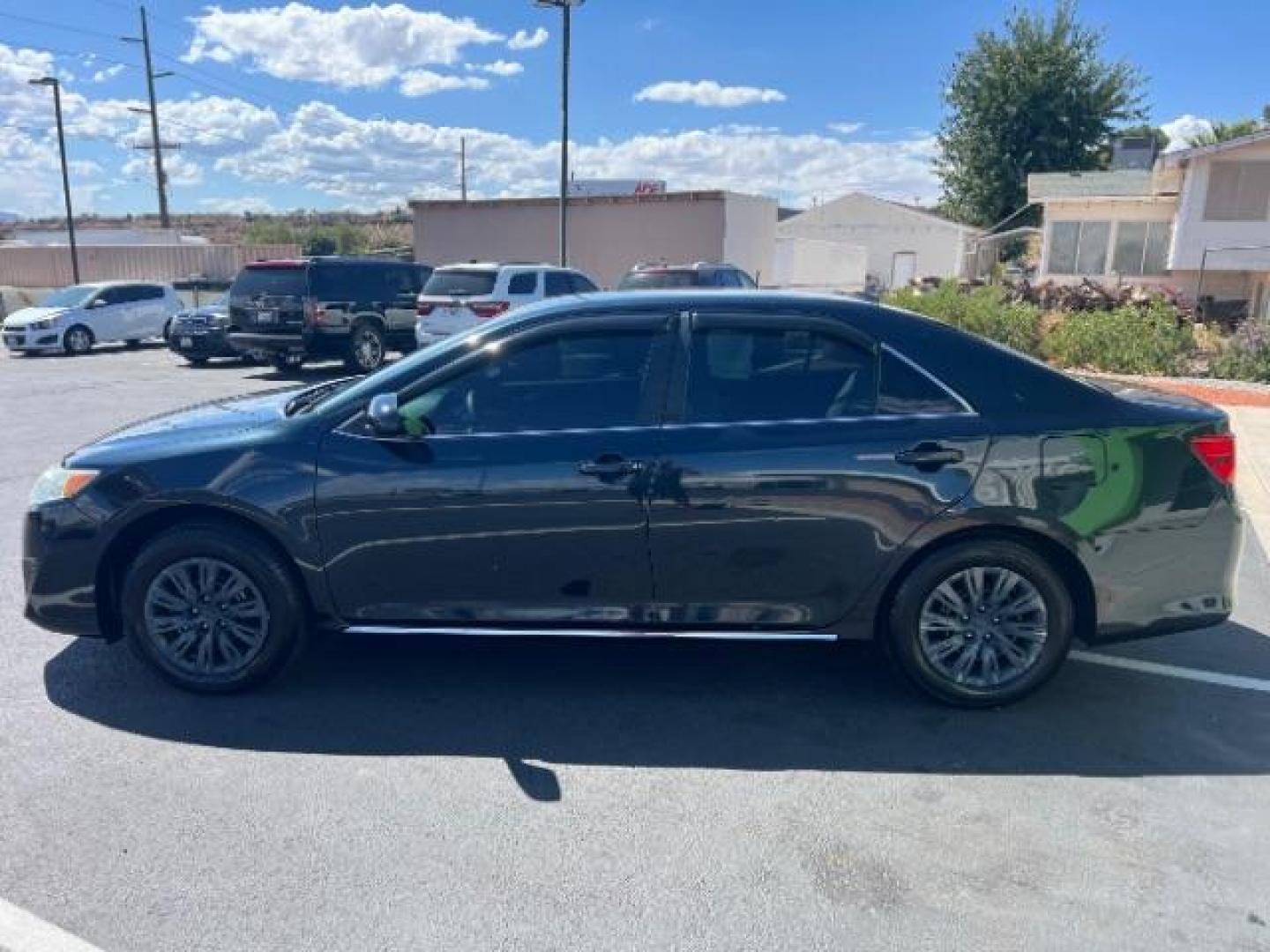 2013 Attitude Black Metallic /Black/Ash 2-Tone Toyota Camry SE (4T1BF1FK3DU) with an 2.5L L4 DOHC 16V engine, 6-Speed Automatic transmission, located at 1865 East Red Hills Pkwy, St. George, 84770, (435) 628-0023, 37.120850, -113.543640 - We specialize in helping ALL people get the best financing available. No matter your credit score, good, bad or none we can get you an amazing rate. Had a bankruptcy, divorce, or repossessions? We give you the green light to get your credit back on the road. Low down and affordable payments that fit - Photo#3