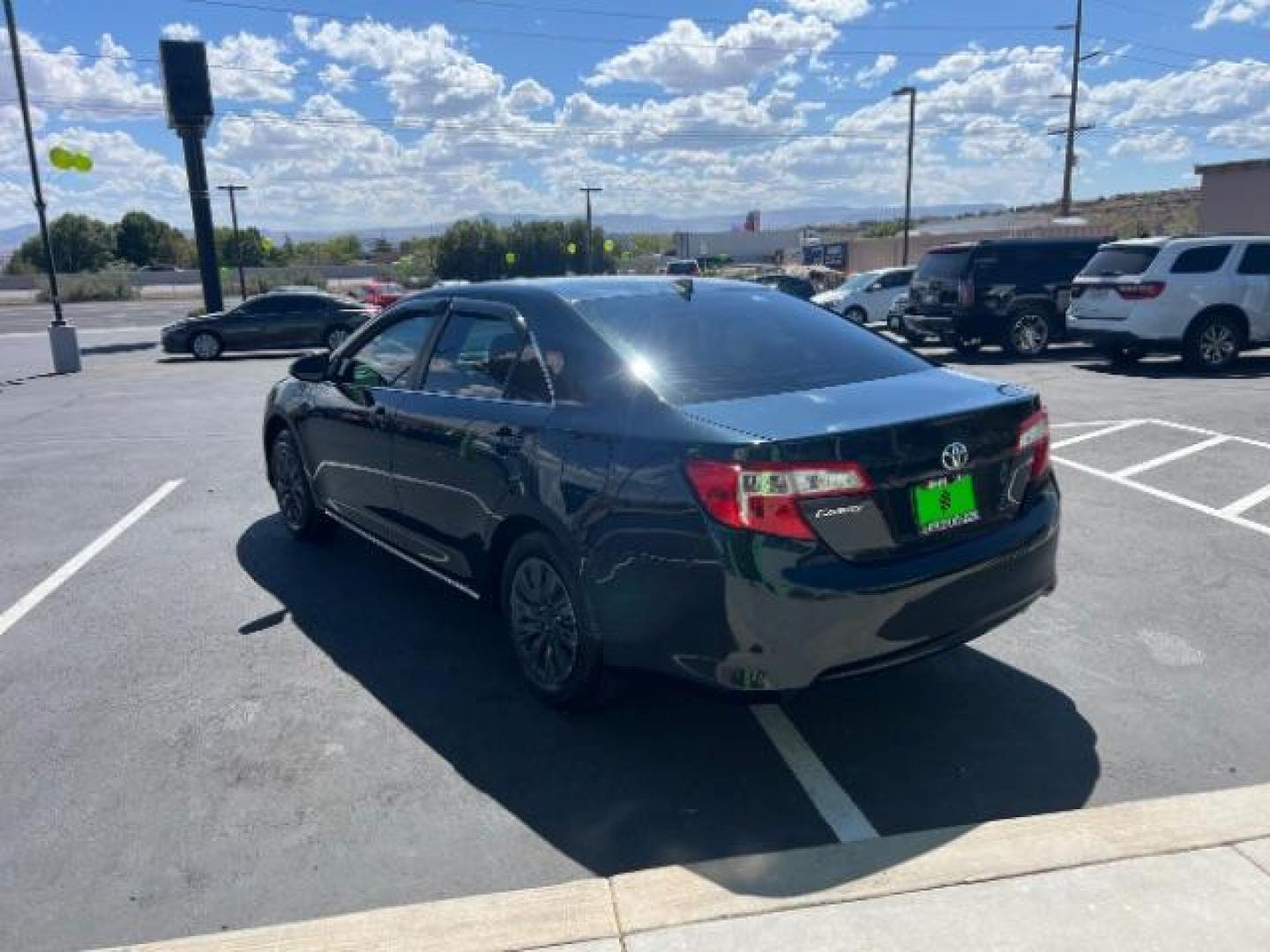 2013 Attitude Black Metallic /Black/Ash 2-Tone Toyota Camry SE (4T1BF1FK3DU) with an 2.5L L4 DOHC 16V engine, 6-Speed Automatic transmission, located at 1865 East Red Hills Pkwy, St. George, 84770, (435) 628-0023, 37.120850, -113.543640 - We specialize in helping ALL people get the best financing available. No matter your credit score, good, bad or none we can get you an amazing rate. Had a bankruptcy, divorce, or repossessions? We give you the green light to get your credit back on the road. Low down and affordable payments that fit - Photo#4