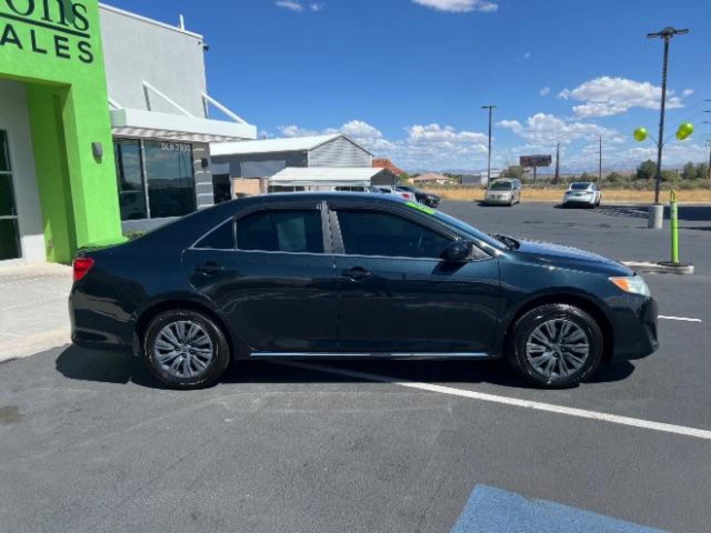 2013 Attitude Black Metallic /Black/Ash 2-Tone Toyota Camry SE (4T1BF1FK3DU) with an 2.5L L4 DOHC 16V engine, 6-Speed Automatic transmission, located at 1865 East Red Hills Pkwy, St. George, 84770, (435) 628-0023, 37.120850, -113.543640 - We specialize in helping ALL people get the best financing available. No matter your credit score, good, bad or none we can get you an amazing rate. Had a bankruptcy, divorce, or repossessions? We give you the green light to get your credit back on the road. Low down and affordable payments that fit - Photo#7