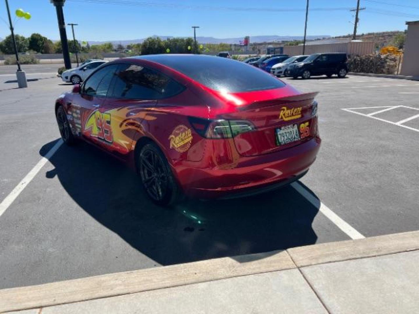 2018 Red /White Tesla Model 3 Long Range (5YJ3E1EB3JF) with an ELECTRIC engine, 1-Speed Automatic transmission, located at 1865 East Red Hills Pkwy, St. George, 84770, (435) 628-0023, 37.120850, -113.543640 - Photo#5