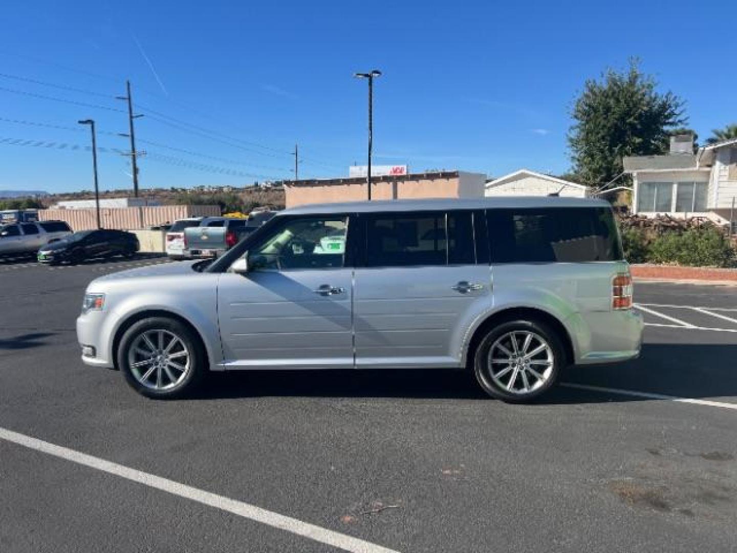 2015 Ingot Silver Metallic /Charcoal Black, leather Ford Flex Limited AWD (2FMHK6D82FB) with an 3.5L V6 DOHC 24V engine, 6-Speed Automatic Overdrive transmission, located at 1865 East Red Hills Pkwy, St. George, 84770, (435) 628-0023, 37.120850, -113.543640 - We specialize in helping ALL people get the best financing available. No matter your credit score, good, bad or none we can get you an amazing rate. Had a bankruptcy, divorce, or repossessions? We give you the green light to get your credit back on the road. Low down and affordable payments that fit - Photo#3