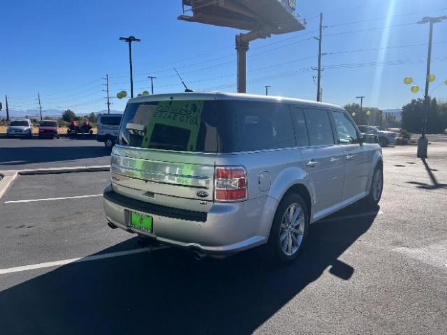 2015 Ingot Silver Metallic /Charcoal Black, leather Ford Flex Limited AWD (2FMHK6D82FB) with an 3.5L V6 DOHC 24V engine, 6-Speed Automatic Overdrive transmission, located at 1865 East Red Hills Pkwy, St. George, 84770, (435) 628-0023, 37.120850, -113.543640 - We specialize in helping ALL people get the best financing available. No matter your credit score, good, bad or none we can get you an amazing rate. Had a bankruptcy, divorce, or repossessions? We give you the green light to get your credit back on the road. Low down and affordable payments that fit - Photo#6