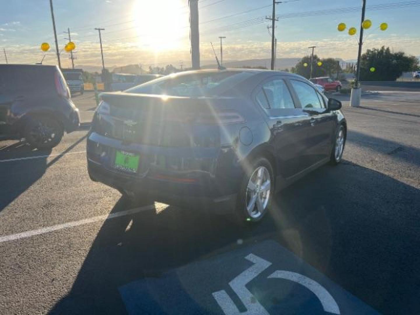 2013 Blue /Black Interior Chevrolet Volt Premium w/ Navigation and LEP (1G1RH6E4XDU) with an 1.4L L4 DOHC 16V PLUG-IN HYBRID engine, Continuously Variable Transmission transmission, located at 1865 East Red Hills Pkwy, St. George, 84770, (435) 628-0023, 37.120850, -113.543640 - ***This vehicle qualifies for the EV/Hybrid tax rebate of up to $4,000*** We are setup with the IRS to recieve direct payments within 72 hours. We file the rebate online with IRS and can credit it to your down payment, reduce the sales price OR give you cashback!! These cars will not last and can o - Photo#6