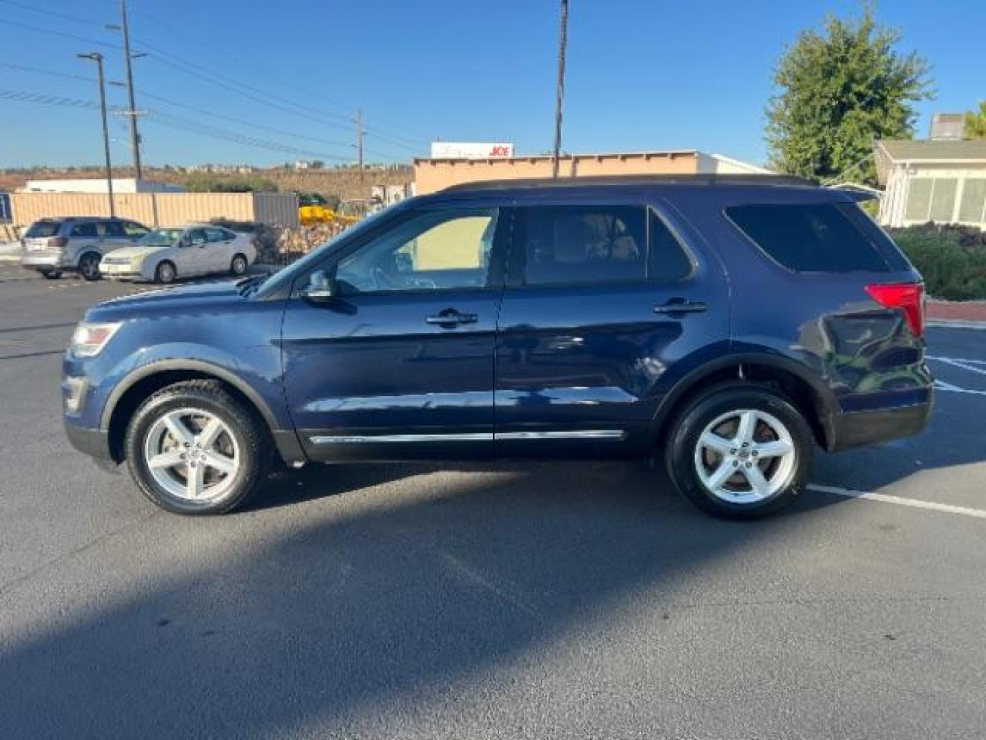 2017 Blue Jeans Metallic /Dark Earth w/Ebony Black, leather/sueded microfibe Ford Explorer XLT 4WD (1FM5K8D80HG) with an 3.5L V6 DOHC 24V engine, 6-Speed Automatic transmission, located at 940 North Main Street, Cedar City, UT, 84720, (435) 628-0023, 37.692936, -113.061897 - Photo#3