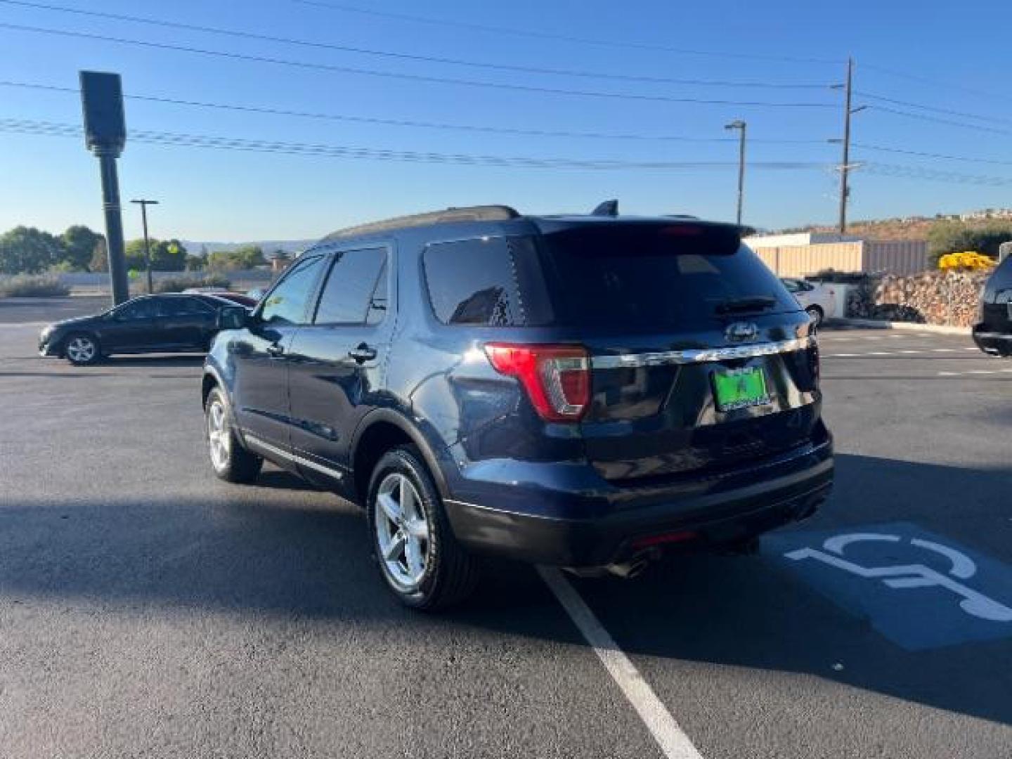 2017 Blue Jeans Metallic /Dark Earth w/Ebony Black, leather/sueded microfibe Ford Explorer XLT 4WD (1FM5K8D80HG) with an 3.5L V6 DOHC 24V engine, 6-Speed Automatic transmission, located at 940 North Main Street, Cedar City, UT, 84720, (435) 628-0023, 37.692936, -113.061897 - Photo#4