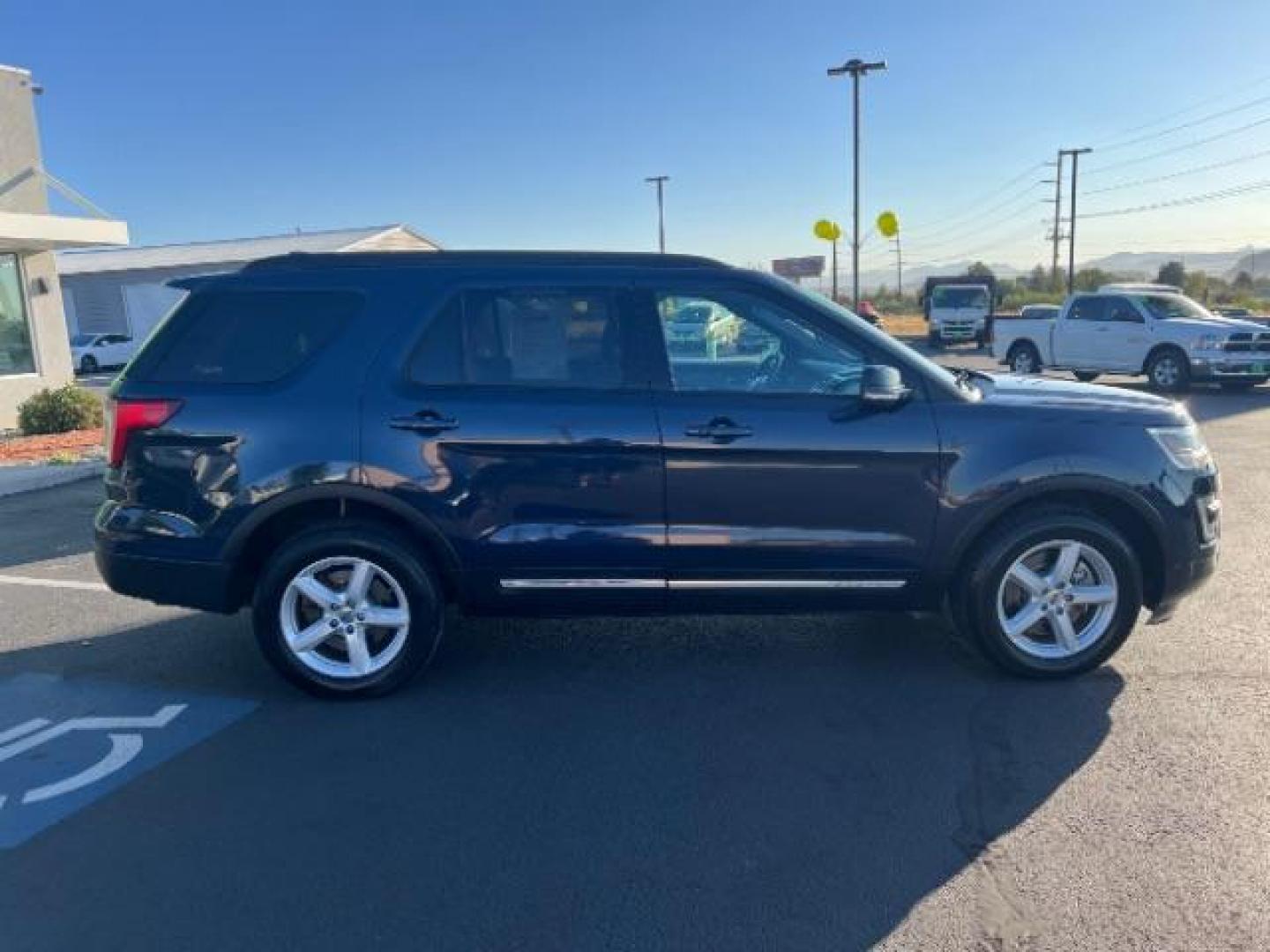 2017 Blue Jeans Metallic /Dark Earth w/Ebony Black, leather/sueded microfibe Ford Explorer XLT 4WD (1FM5K8D80HG) with an 3.5L V6 DOHC 24V engine, 6-Speed Automatic transmission, located at 940 North Main Street, Cedar City, UT, 84720, (435) 628-0023, 37.692936, -113.061897 - Photo#7