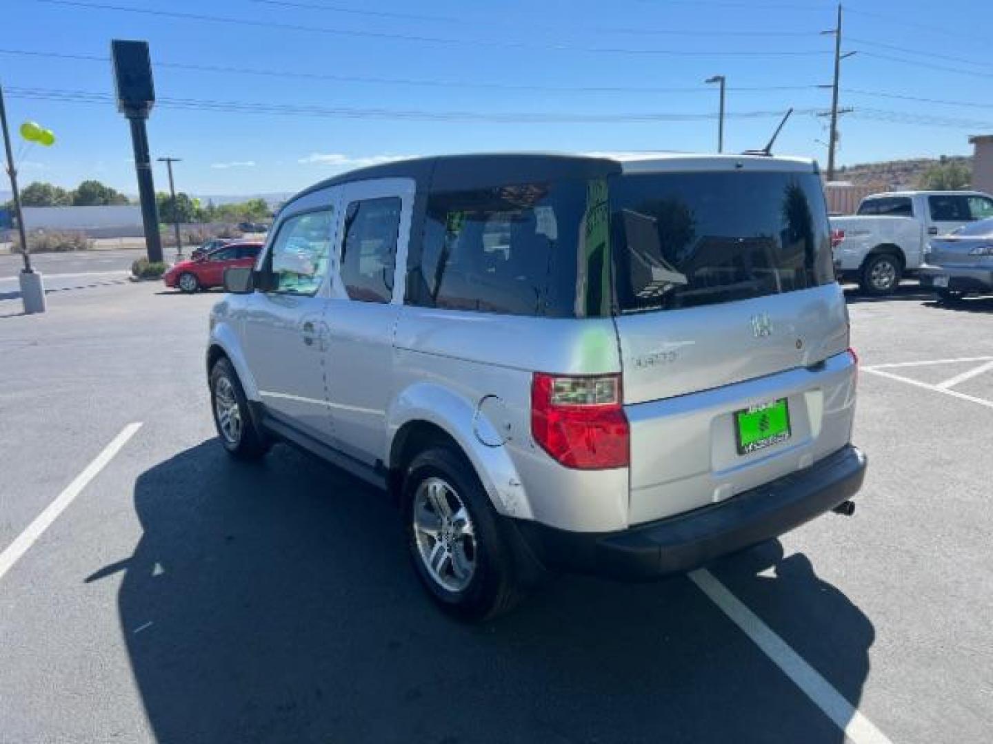 2007 Alabaster Silver Metallic /Gray/Black Cloth Interior Honda Element EX 4WD AT (5J6YH28727L) with an 2.4L L4 DOHC 16V engine, 5-Speed Automatic transmission, located at 1865 East Red Hills Pkwy, St. George, 84770, (435) 628-0023, 37.120850, -113.543640 - We specialize in helping ALL people get the best financing available. No matter your credit score, good, bad or none we can get you an amazing rate. Had a bankruptcy, divorce, or repossessions? We give you the green light to get your credit back on the road. Low down and affordable payments that fit - Photo#4