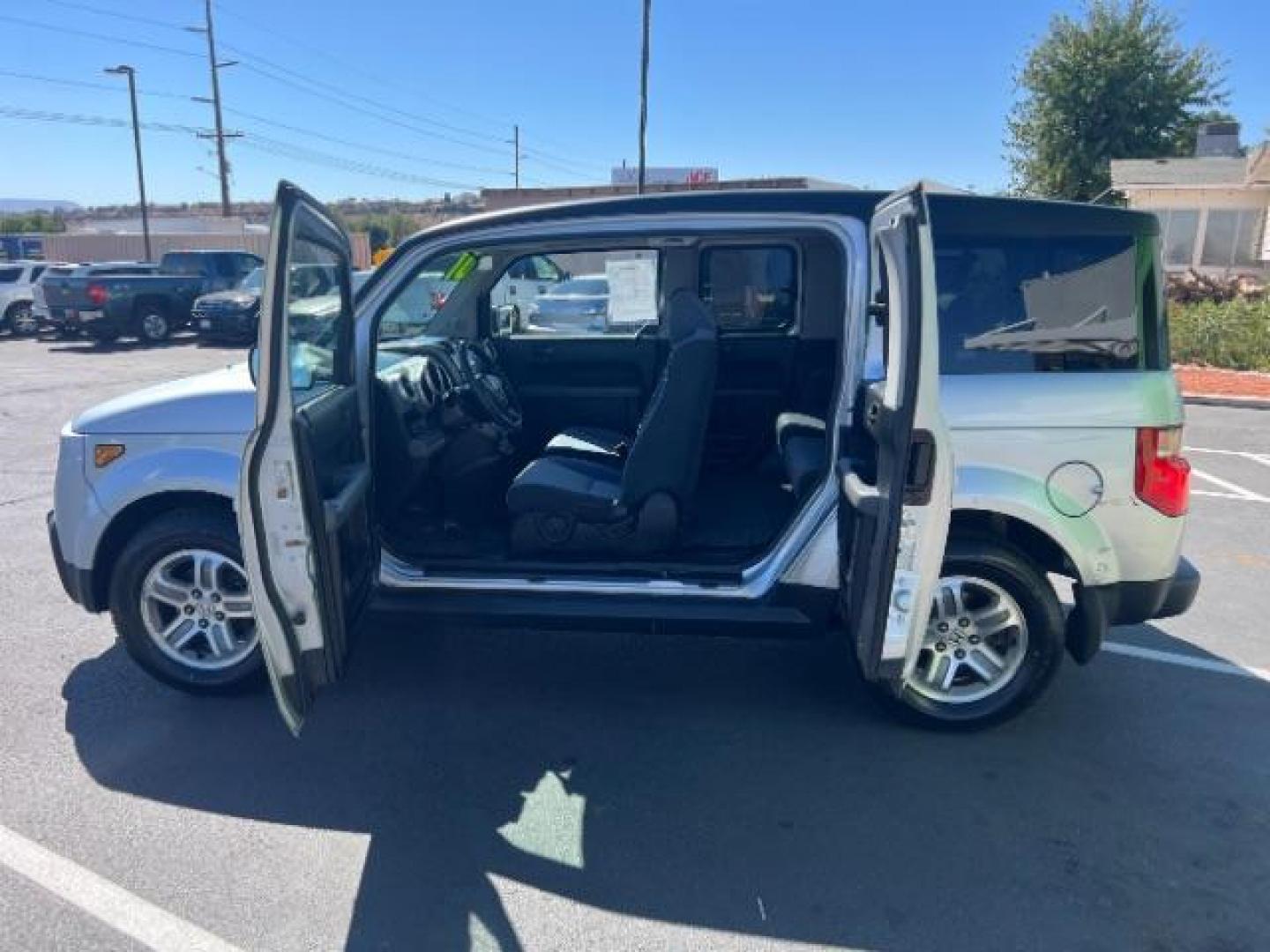 2007 Alabaster Silver Metallic /Gray/Black Cloth Interior Honda Element EX 4WD AT (5J6YH28727L) with an 2.4L L4 DOHC 16V engine, 5-Speed Automatic transmission, located at 1865 East Red Hills Pkwy, St. George, 84770, (435) 628-0023, 37.120850, -113.543640 - We specialize in helping ALL people get the best financing available. No matter your credit score, good, bad or none we can get you an amazing rate. Had a bankruptcy, divorce, or repossessions? We give you the green light to get your credit back on the road. Low down and affordable payments that fit - Photo#26