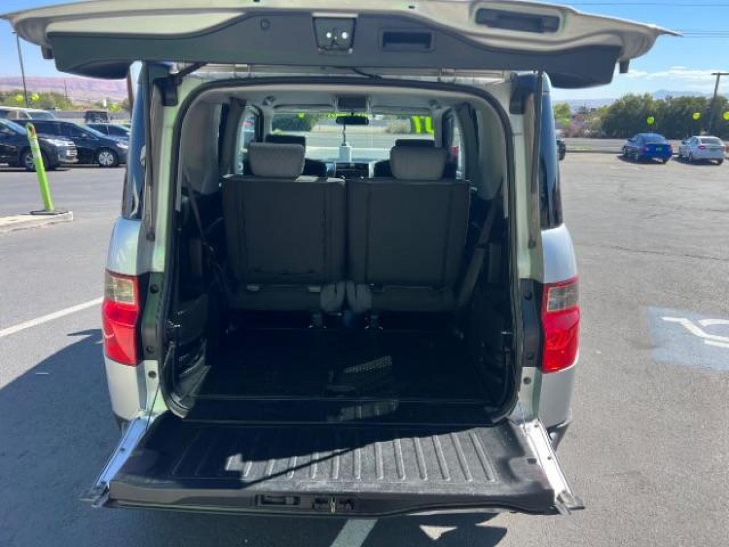 2007 Alabaster Silver Metallic /Gray/Black Cloth Interior Honda Element EX 4WD AT (5J6YH28727L) with an 2.4L L4 DOHC 16V engine, 5-Speed Automatic transmission, located at 1865 East Red Hills Pkwy, St. George, 84770, (435) 628-0023, 37.120850, -113.543640 - We specialize in helping ALL people get the best financing available. No matter your credit score, good, bad or none we can get you an amazing rate. Had a bankruptcy, divorce, or repossessions? We give you the green light to get your credit back on the road. Low down and affordable payments that fit - Photo#31