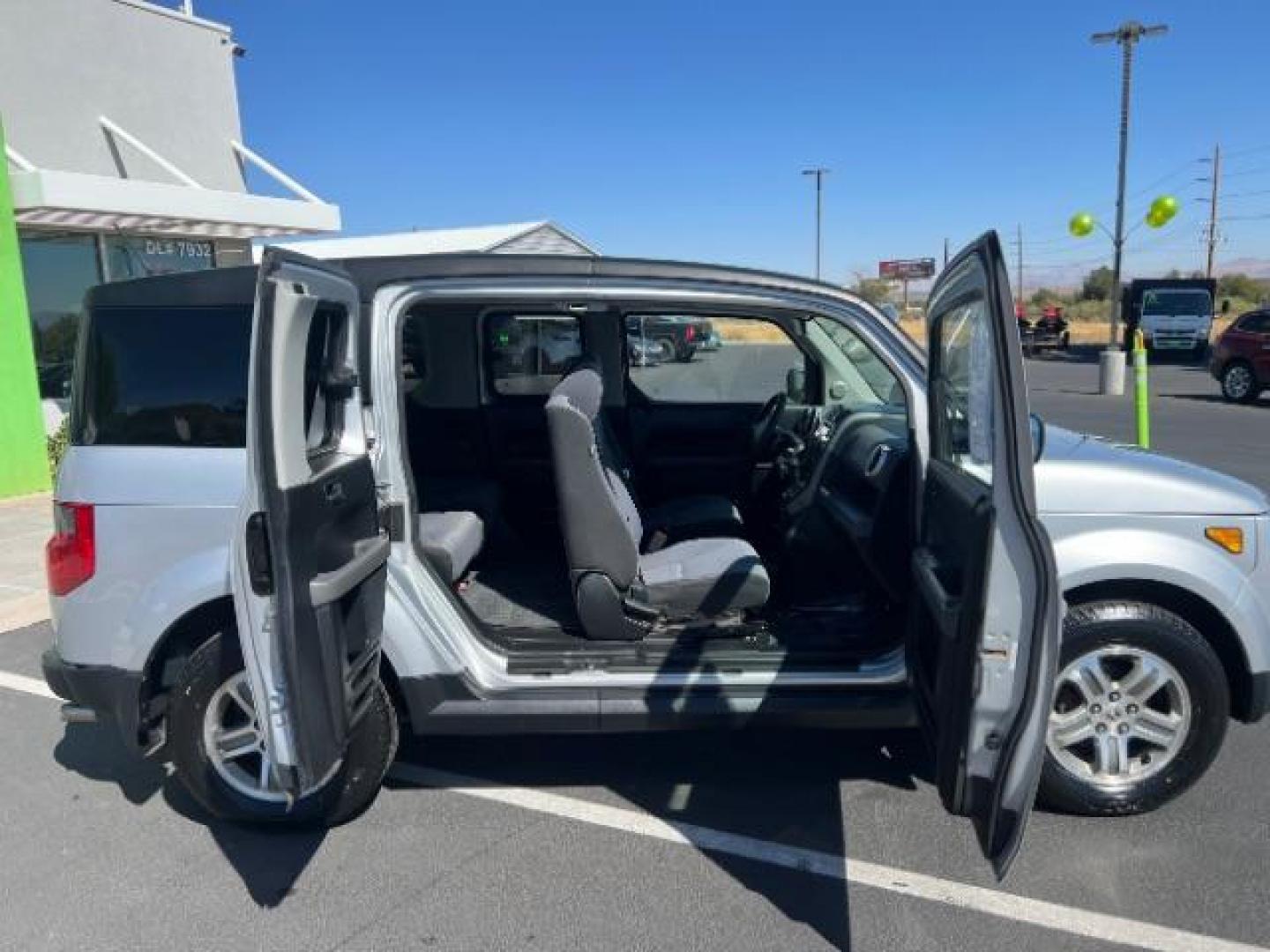 2007 Alabaster Silver Metallic /Gray/Black Cloth Interior Honda Element EX 4WD AT (5J6YH28727L) with an 2.4L L4 DOHC 16V engine, 5-Speed Automatic transmission, located at 1865 East Red Hills Pkwy, St. George, 84770, (435) 628-0023, 37.120850, -113.543640 - We specialize in helping ALL people get the best financing available. No matter your credit score, good, bad or none we can get you an amazing rate. Had a bankruptcy, divorce, or repossessions? We give you the green light to get your credit back on the road. Low down and affordable payments that fit - Photo#32