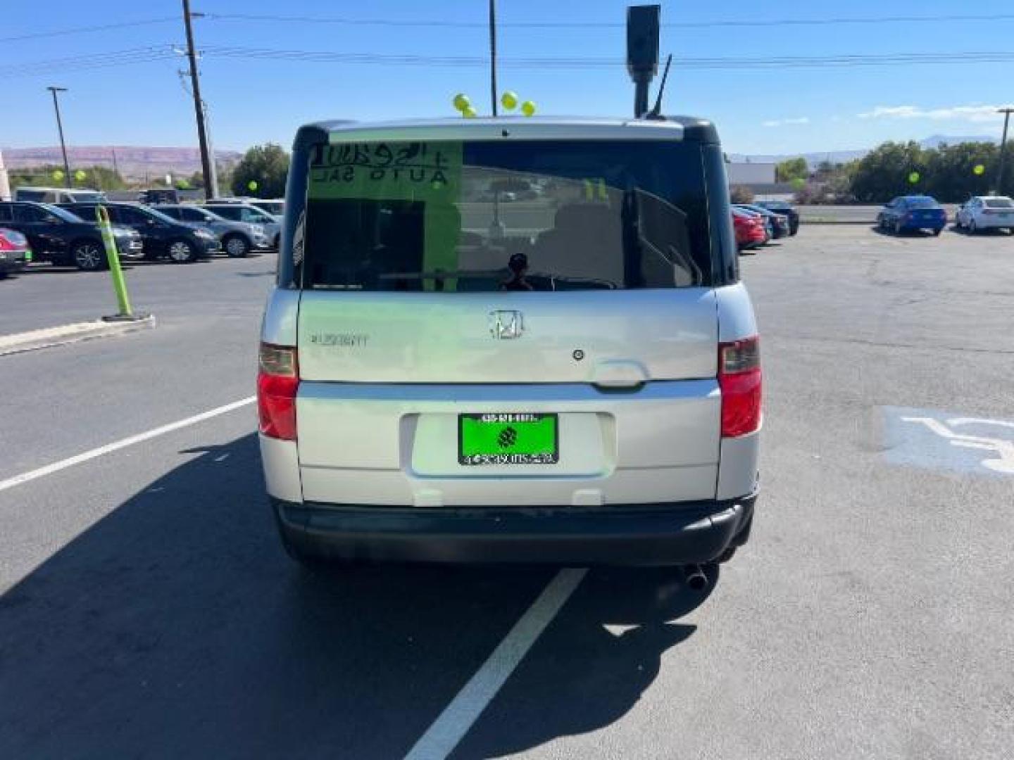 2007 Alabaster Silver Metallic /Gray/Black Cloth Interior Honda Element EX 4WD AT (5J6YH28727L) with an 2.4L L4 DOHC 16V engine, 5-Speed Automatic transmission, located at 1865 East Red Hills Pkwy, St. George, 84770, (435) 628-0023, 37.120850, -113.543640 - We specialize in helping ALL people get the best financing available. No matter your credit score, good, bad or none we can get you an amazing rate. Had a bankruptcy, divorce, or repossessions? We give you the green light to get your credit back on the road. Low down and affordable payments that fit - Photo#5