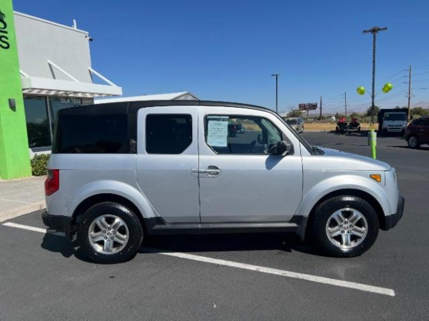 2007 Alabaster Silver Metallic /Gray/Black Cloth Interior Honda Element EX 4WD AT (5J6YH28727L) with an 2.4L L4 DOHC 16V engine, 5-Speed Automatic transmission, located at 1865 East Red Hills Pkwy, St. George, 84770, (435) 628-0023, 37.120850, -113.543640 - We specialize in helping ALL people get the best financing available. No matter your credit score, good, bad or none we can get you an amazing rate. Had a bankruptcy, divorce, or repossessions? We give you the green light to get your credit back on the road. Low down and affordable payments that fit - Photo#7