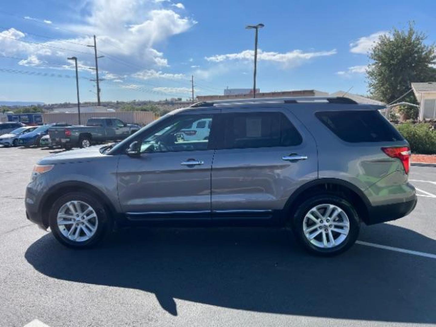 2014 Sterling Gray Metallic /Charcoal Black Ford Explorer XLT FWD (1FM5K7D85EG) with an 3.5L V6 DOHC 24V engine, 6-Speed Automatic transmission, located at 1865 East Red Hills Pkwy, St. George, 84770, (435) 628-0023, 37.120850, -113.543640 - We specialize in helping ALL people get the best financing available. No matter your credit score, good, bad or none we can get you an amazing rate. Had a bankruptcy, divorce, or repossessions? We give you the green light to get your credit back on the road. Low down and affordable payments that fit - Photo#3