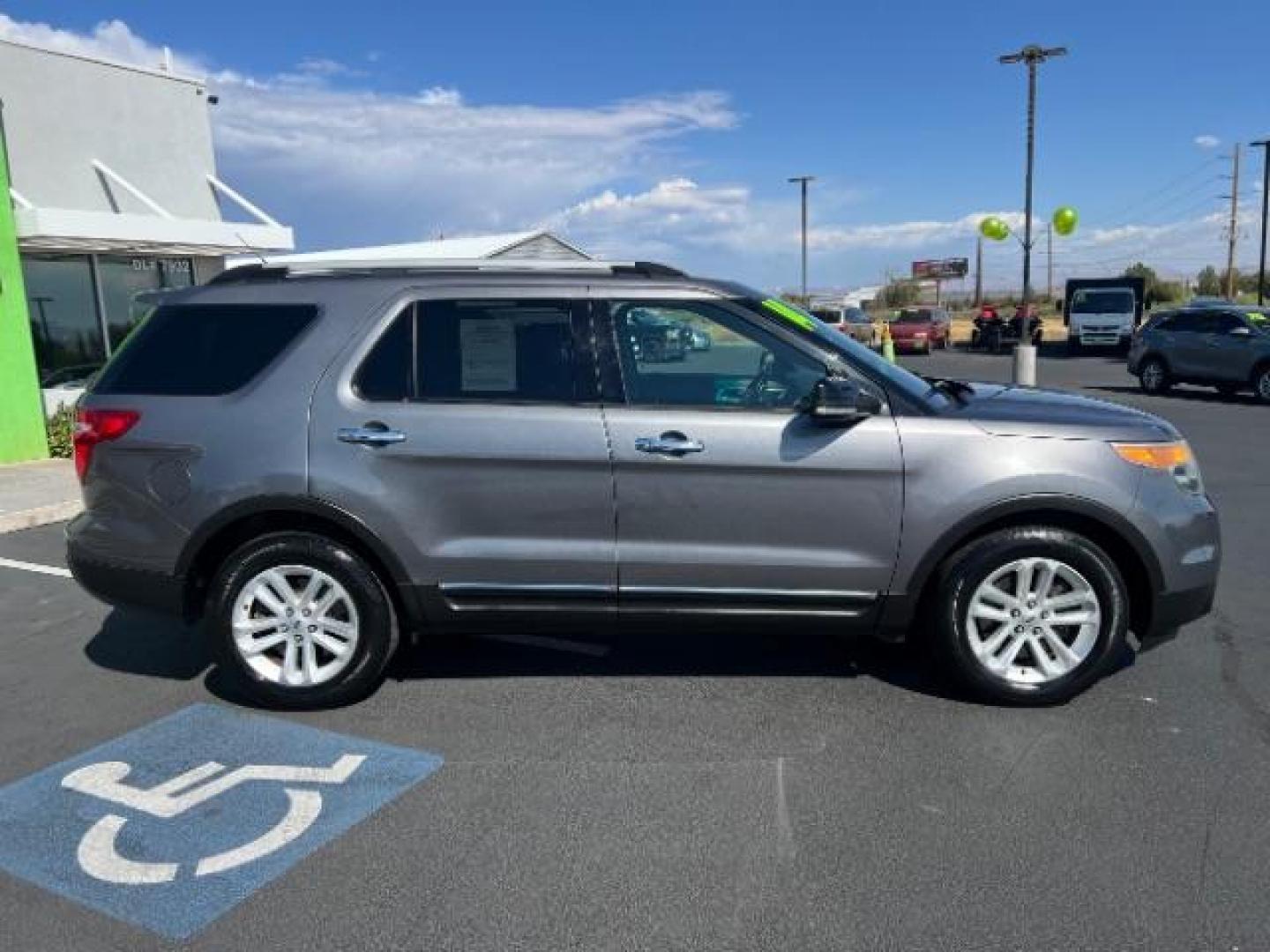 2014 Sterling Gray Metallic /Charcoal Black Ford Explorer XLT FWD (1FM5K7D85EG) with an 3.5L V6 DOHC 24V engine, 6-Speed Automatic transmission, located at 1865 East Red Hills Pkwy, St. George, 84770, (435) 628-0023, 37.120850, -113.543640 - We specialize in helping ALL people get the best financing available. No matter your credit score, good, bad or none we can get you an amazing rate. Had a bankruptcy, divorce, or repossessions? We give you the green light to get your credit back on the road. Low down and affordable payments that fit - Photo#7