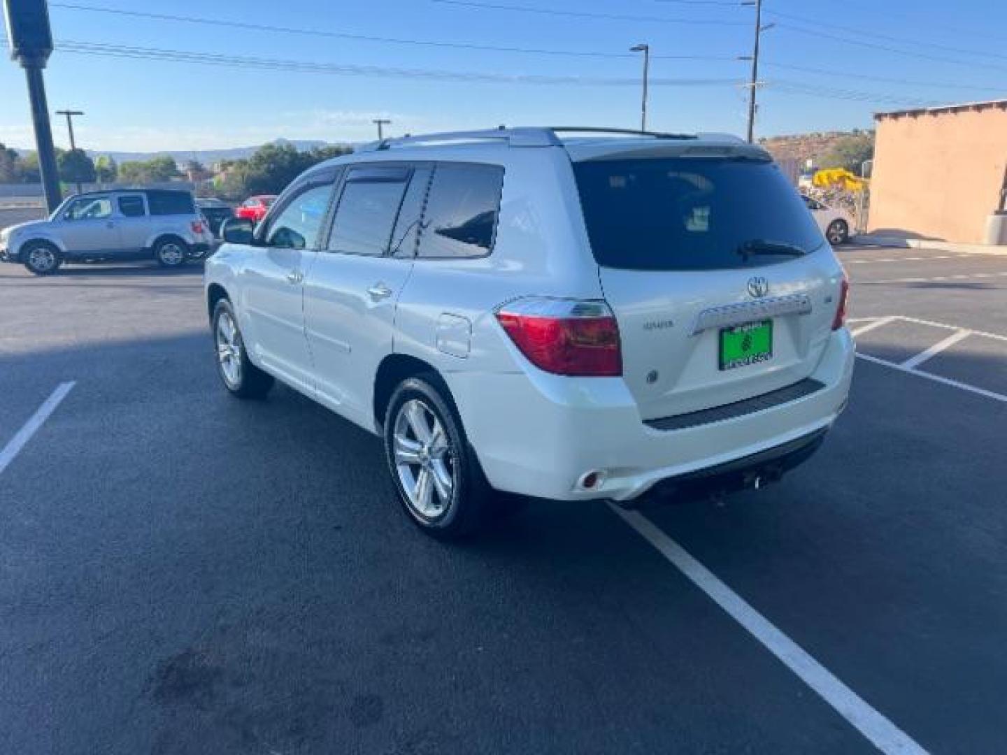 2008 Cypress Pearl /Sand Beige Leather Interior Toyota Highlander Limited 4WD (JTEES42A682) with an 3.5L V6 DOHC 24V engine, 5-Speed Automatic transmission, located at 1865 East Red Hills Pkwy, St. George, 84770, (435) 628-0023, 37.120850, -113.543640 - Photo#4