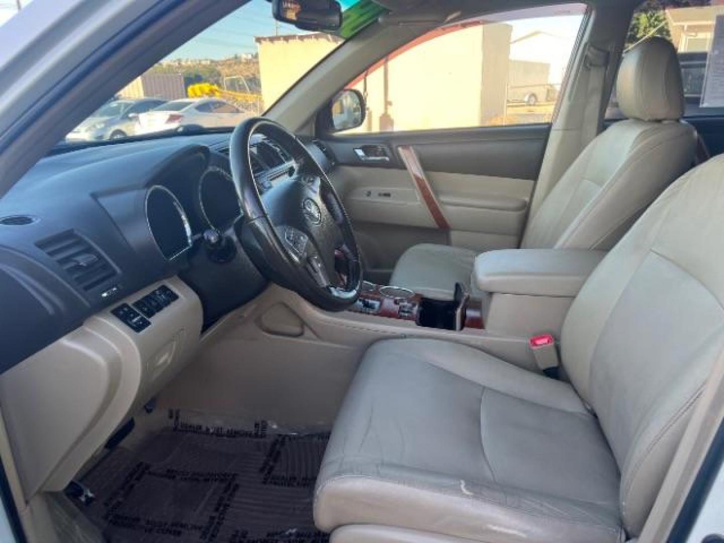 2008 Cypress Pearl /Sand Beige Leather Interior Toyota Highlander Limited 4WD (JTEES42A682) with an 3.5L V6 DOHC 24V engine, 5-Speed Automatic transmission, located at 1865 East Red Hills Pkwy, St. George, 84770, (435) 628-0023, 37.120850, -113.543640 - We specialize in helping ALL people get the best financing available. No matter your credit score, good, bad or none we can get you an amazing rate. Had a bankruptcy, divorce, or repossessions? We give you the green light to get your credit back on the road. Low down and affordable payments that fit - Photo#12