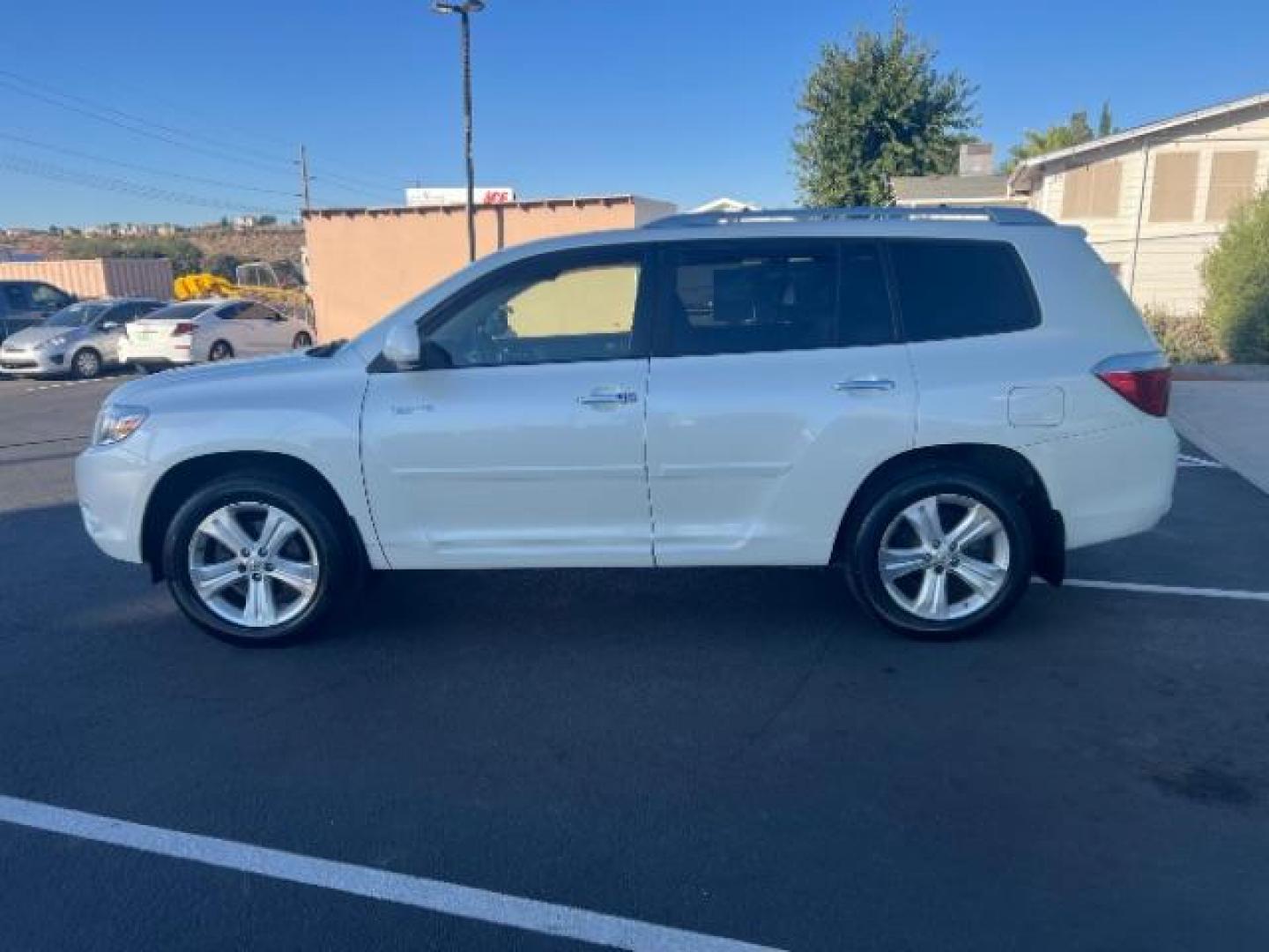 2008 Cypress Pearl /Sand Beige Leather Interior Toyota Highlander Limited 4WD (JTEES42A682) with an 3.5L V6 DOHC 24V engine, 5-Speed Automatic transmission, located at 1865 East Red Hills Pkwy, St. George, 84770, (435) 628-0023, 37.120850, -113.543640 - We specialize in helping ALL people get the best financing available. No matter your credit score, good, bad or none we can get you an amazing rate. Had a bankruptcy, divorce, or repossessions? We give you the green light to get your credit back on the road. Low down and affordable payments that fit - Photo#3