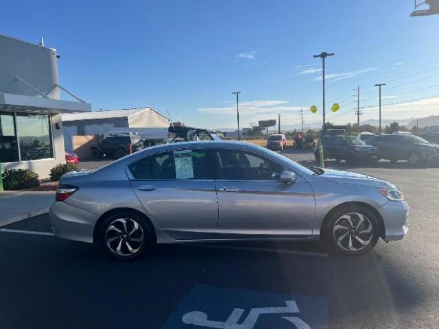 2017 Silver /Black, cloth Honda Accord EX Sedan CVT (1HGCR2F70HA) with an 2.4L L4 DOHC 16V engine, Continuously Variable Transmission transmission, located at 1865 East Red Hills Pkwy, St. George, 84770, (435) 628-0023, 37.120850, -113.543640 - We specialize in helping ALL people get the best financing available. No matter your credit score, good, bad or none we can get you an amazing rate. Had a bankruptcy, divorce, or repossessions? We give you the green light to get your credit back on the road. Low down and affordable payments that fit - Photo#7