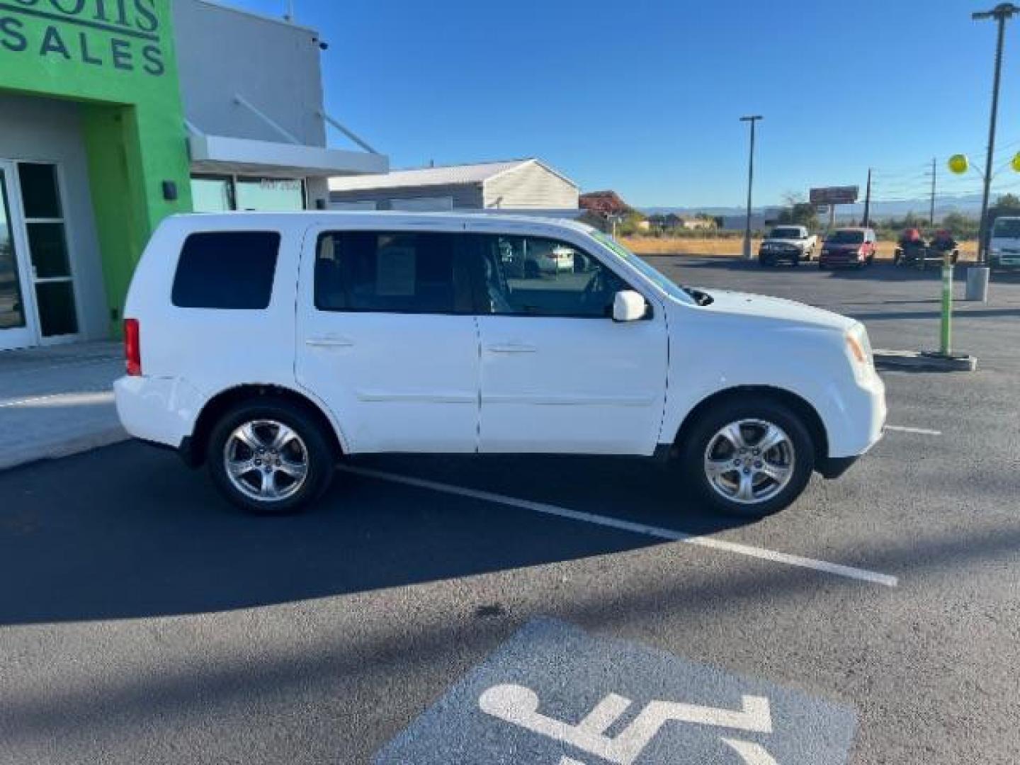 2013 Taffeta White /Beige Leather Interior Honda Pilot EX-L 4WD 5-Spd AT (5FNYF4H50DB) with an 3.5L V6 SOHC 24V engine, 5-Speed Automatic transmission, located at 1865 East Red Hills Pkwy, St. George, 84770, (435) 628-0023, 37.120850, -113.543640 - We specialize in helping ALL people get the best financing available. No matter your credit score, good, bad or none we can get you an amazing rate. Had a bankruptcy, divorce, or repossessions? We give you the green light to get your credit back on the road. Low down and affordable payments that fit - Photo#7