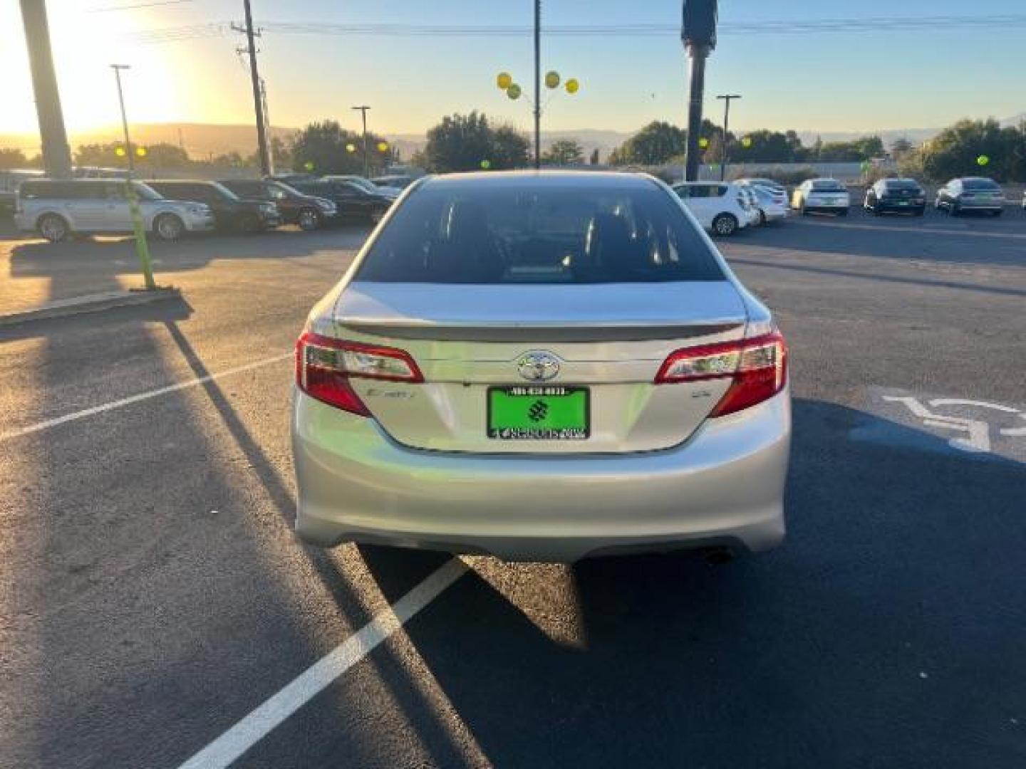 2014 Classic Silver Metallic /Black Toyota Camry SE (4T1BF1FK8EU) with an 2.5L L4 DOHC 16V engine, 6-Speed Automatic transmission, located at 1865 East Red Hills Pkwy, St. George, 84770, (435) 628-0023, 37.120850, -113.543640 - We specialize in helping ALL people get the best financing available. No matter your credit score, good, bad or none we can get you an amazing rate. Had a bankruptcy, divorce, or repossessions? We give you the green light to get your credit back on the road. Low down and affordable payments that fit - Photo#5