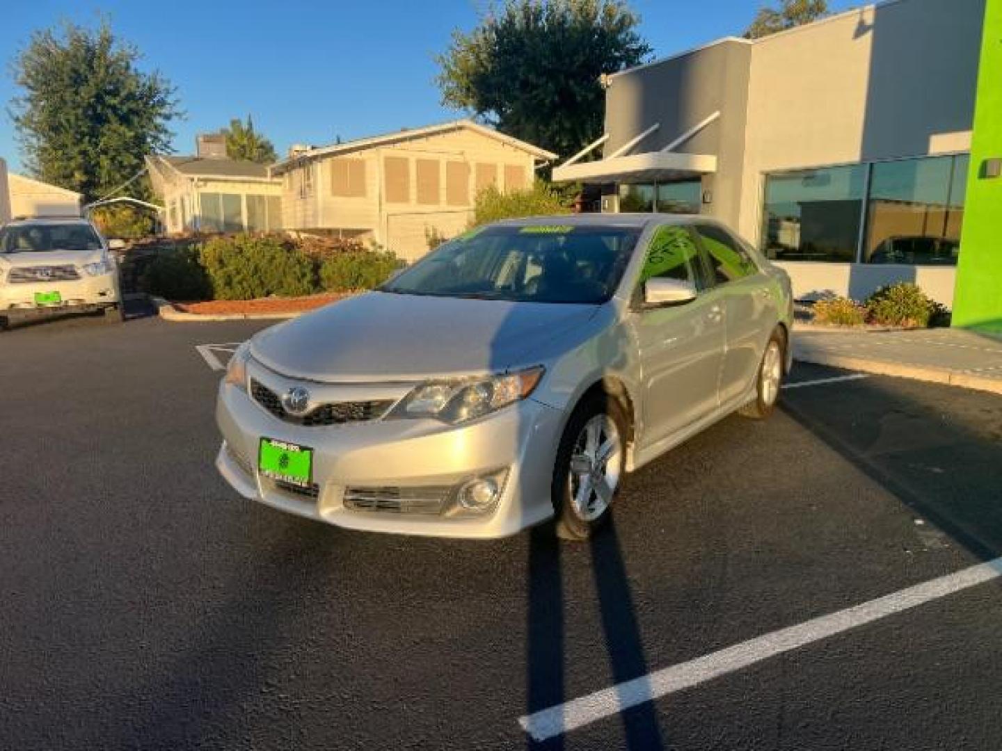 2014 Classic Silver Metallic /Black Toyota Camry SE (4T1BF1FK8EU) with an 2.5L L4 DOHC 16V engine, 6-Speed Automatic transmission, located at 940 North Main Street, Cedar City, UT, 84720, (435) 628-0023, 37.692936, -113.061897 - We specialize in helping ALL people get the best financing available. No matter your credit score, good, bad or none we can get you an amazing rate. Had a bankruptcy, divorce, or repossessions? We give you the green light to get your credit back on the road. Low down and affordable payments that fit - Photo#2