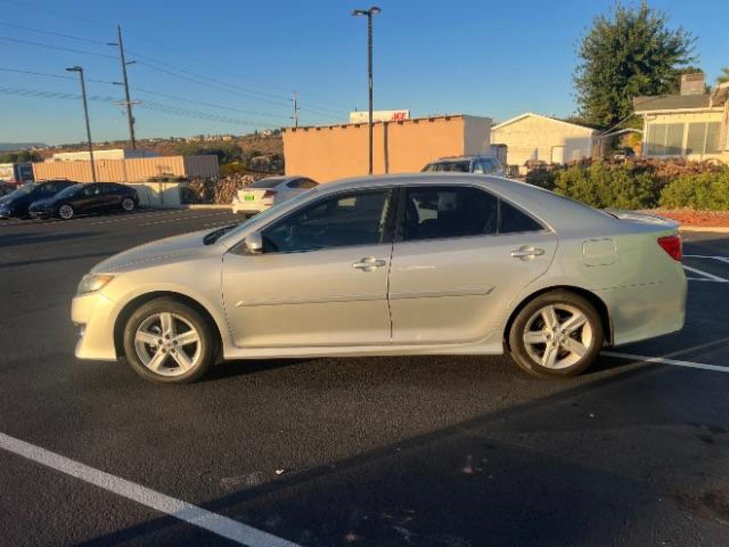 2014 Classic Silver Metallic /Black Toyota Camry SE (4T1BF1FK8EU) with an 2.5L L4 DOHC 16V engine, 6-Speed Automatic transmission, located at 940 North Main Street, Cedar City, UT, 84720, (435) 628-0023, 37.692936, -113.061897 - We specialize in helping ALL people get the best financing available. No matter your credit score, good, bad or none we can get you an amazing rate. Had a bankruptcy, divorce, or repossessions? We give you the green light to get your credit back on the road. Low down and affordable payments that fit - Photo#3