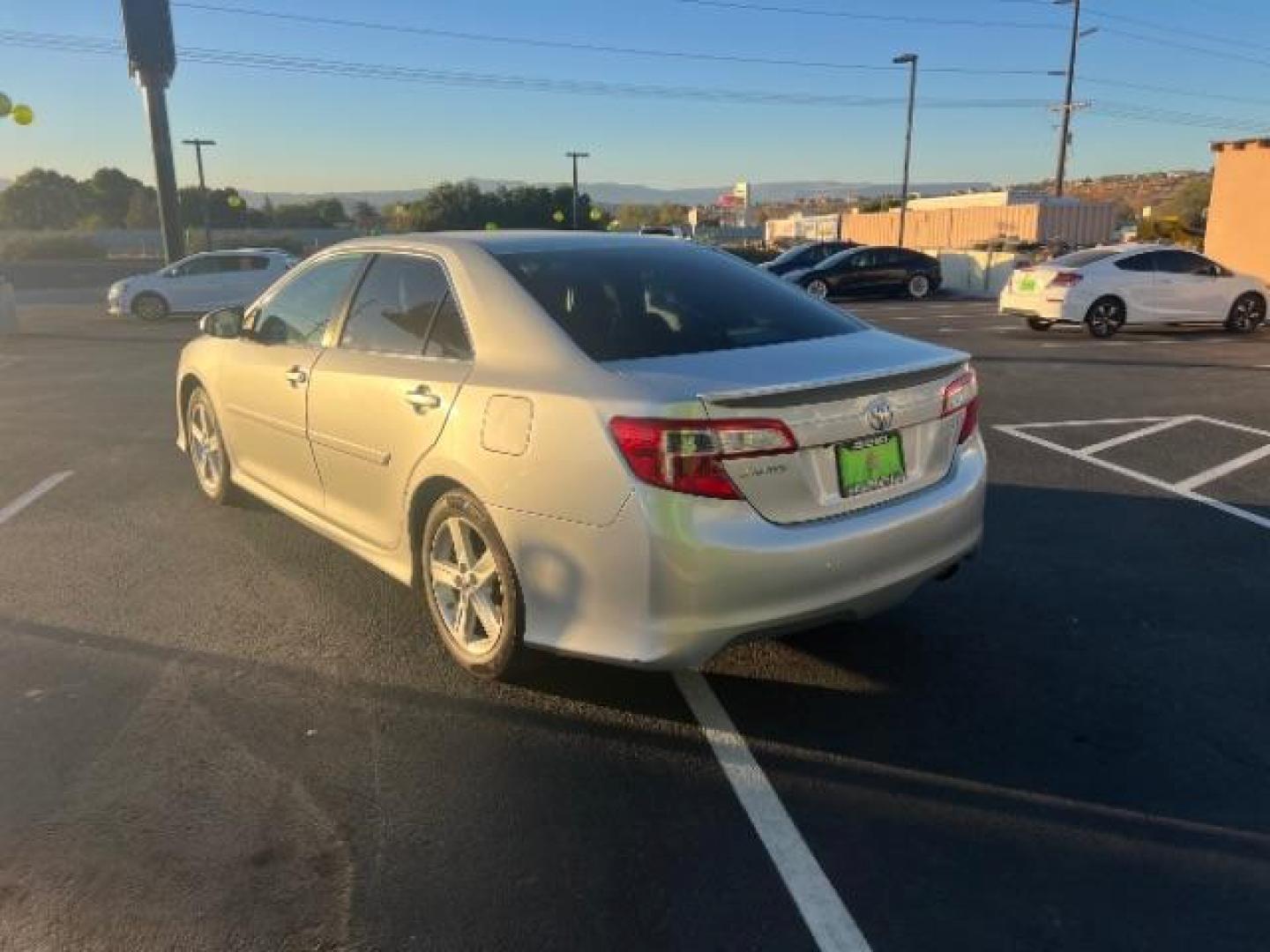 2014 Classic Silver Metallic /Black Toyota Camry SE (4T1BF1FK8EU) with an 2.5L L4 DOHC 16V engine, 6-Speed Automatic transmission, located at 940 North Main Street, Cedar City, UT, 84720, (435) 628-0023, 37.692936, -113.061897 - We specialize in helping ALL people get the best financing available. No matter your credit score, good, bad or none we can get you an amazing rate. Had a bankruptcy, divorce, or repossessions? We give you the green light to get your credit back on the road. Low down and affordable payments that fit - Photo#4