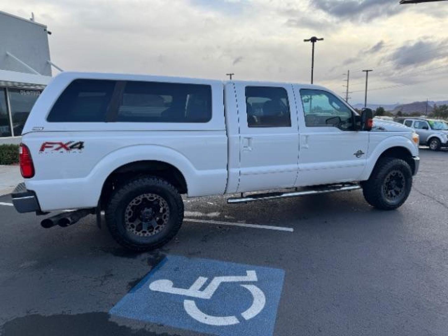 2015 White Platinum Met TC /Black Ford F-250 SD King Ranch Crew Cab 4WD (1FT7W2BT6FE) with an 6.7L V8 OHV 16V DIESEL engine, 6-Speed Automatic transmission, located at 1865 East Red Hills Pkwy, St. George, 84770, (435) 628-0023, 37.120850, -113.543640 - Photo#10