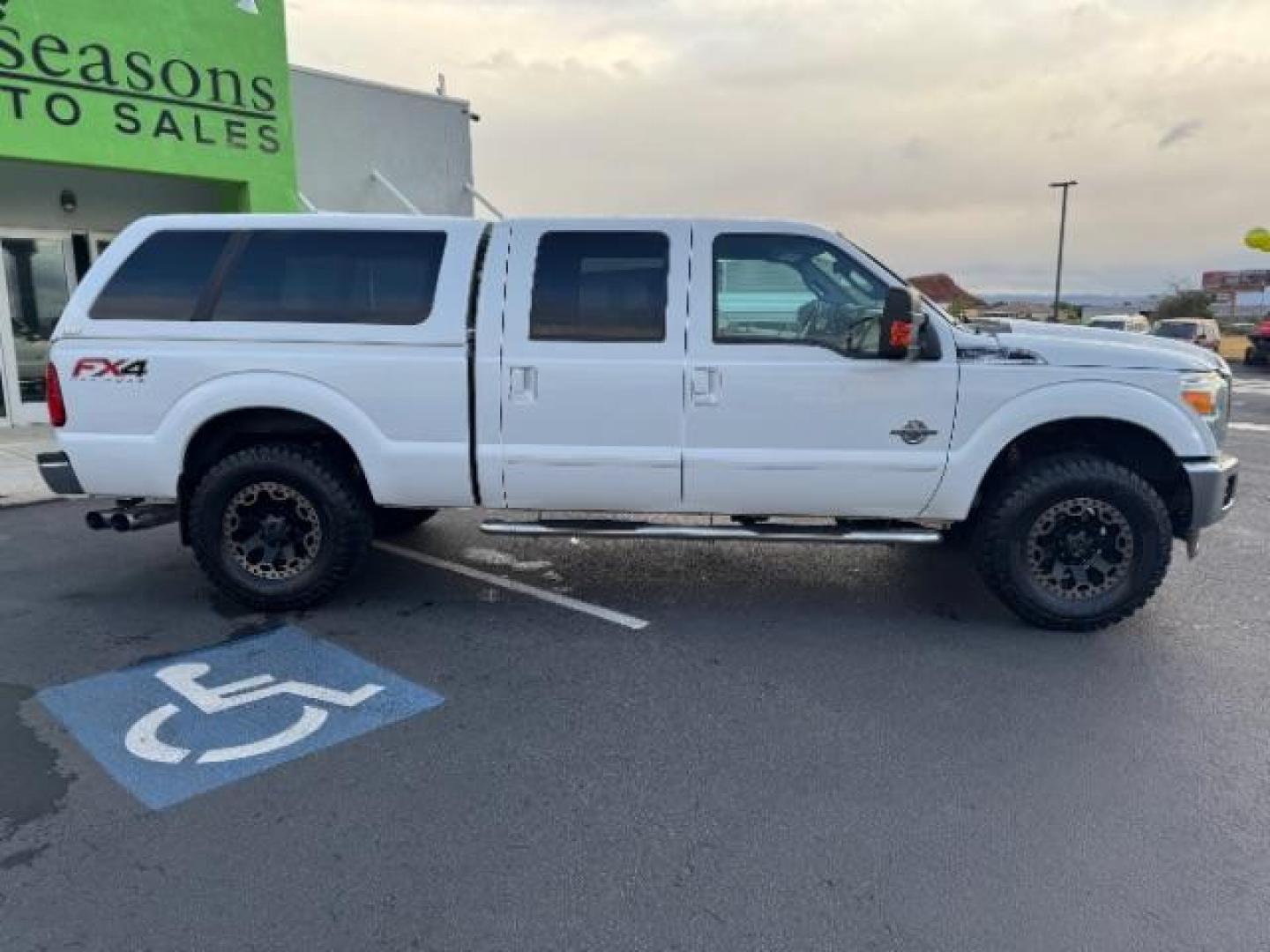 2015 White Platinum Met TC /Black Ford F-250 SD King Ranch Crew Cab 4WD (1FT7W2BT6FE) with an 6.7L V8 OHV 16V DIESEL engine, 6-Speed Automatic transmission, located at 1865 East Red Hills Pkwy, St. George, 84770, (435) 628-0023, 37.120850, -113.543640 - Photo#11