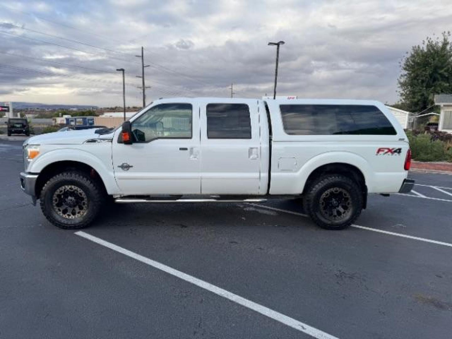 2015 White Platinum Met TC /Black Ford F-250 SD King Ranch Crew Cab 4WD (1FT7W2BT6FE) with an 6.7L V8 OHV 16V DIESEL engine, 6-Speed Automatic transmission, located at 1865 East Red Hills Pkwy, St. George, 84770, (435) 628-0023, 37.120850, -113.543640 - Photo#5