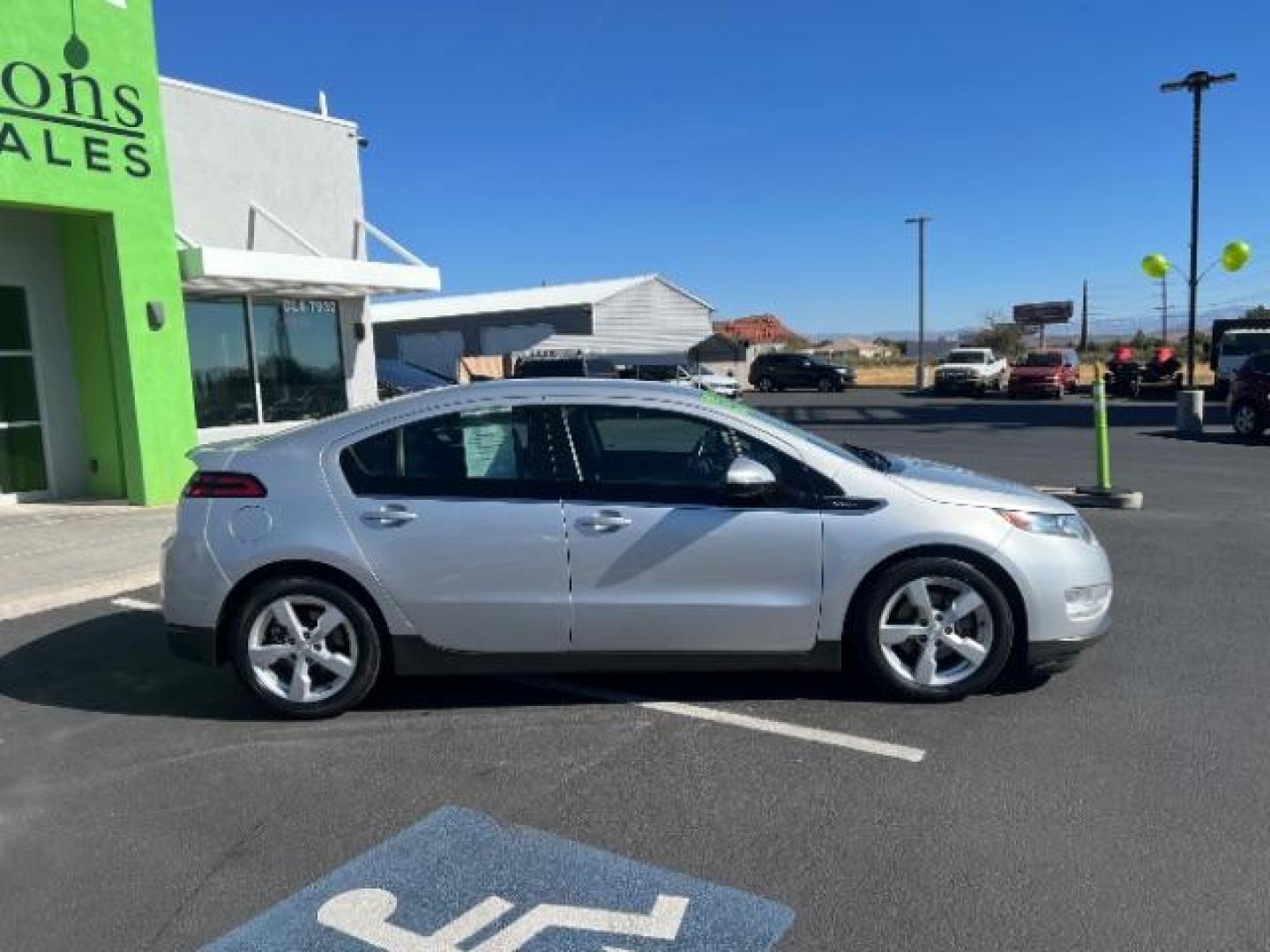 2013 Silver /Black Interior Chevrolet Volt Premium (1G1RB6E48DU) with an 1.4L L4 DOHC 16V PLUG-IN HYBRID engine, Continuously Variable Transmission transmission, located at 1865 East Red Hills Pkwy, St. George, 84770, (435) 628-0023, 37.120850, -113.543640 - ***This vehicle qualifies for the EV/Hybrid tax rebate of up to $4,000*** We are setup with the IRS to recieve direct payments within 72 hours. We file the rebate online with IRS and can credit it to your down payment, reduce the sales price OR give you cashback!! These cars will not last and can o - Photo#7