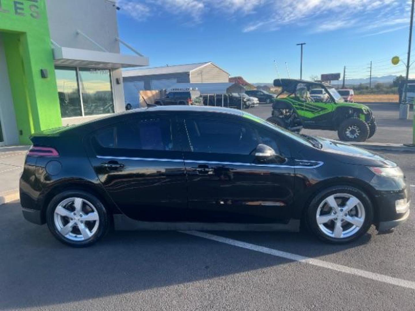 2014 Black /Black Interior Chevrolet Volt Standard w/ Navigation and LEP (1G1RG6E44EU) with an ELECTRIC engine, Continuously Variable Transmission transmission, located at 940 North Main Street, Cedar City, UT, 84720, (435) 628-0023, 37.692936, -113.061897 - ***This vehicle qualifies for the EV/Hybrid tax rebate of up to $4,000*** We are setup with the IRS to recieve direct payments within 72 hours. We file the rebate online with IRS and can credit it to your down payment, reduce the sales price OR give you cashback!! These cars will not last and can o - Photo#7