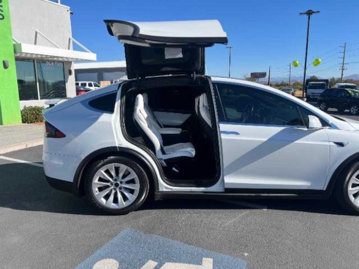 2017 Pearl White Multi-Coat /White, leather Tesla Model X 100D (5YJXCBE26HF) with an ELECTRIC engine, 1-Speed Automatic transmission, located at 1865 East Red Hills Pkwy, St. George, 84770, (435) 628-0023, 37.120850, -113.543640 - 100D with Unlimited milage warranty on batter and motor. 6 Seats, White on white. Excellent Condition. ***This vehicle qualifies for the EV/Hybrid tax rebate of up to $4,000*** We are setup with the IRS to recieve direct payments within 72 hours. We file the rebate online with IRS and can credit - Photo#29