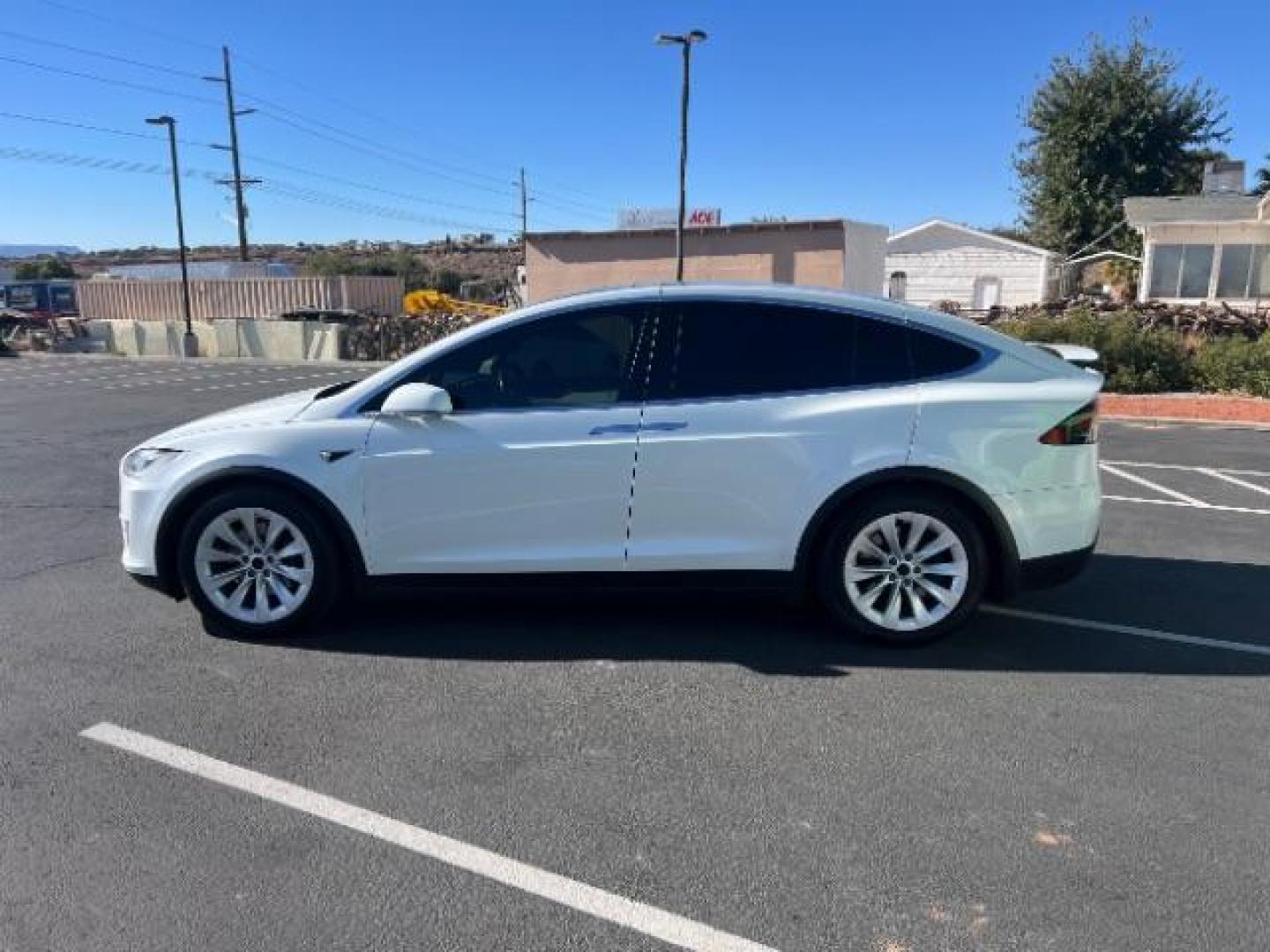 2017 Pearl White Multi-Coat /White, leather Tesla Model X 100D (5YJXCBE26HF) with an ELECTRIC engine, 1-Speed Automatic transmission, located at 1865 East Red Hills Pkwy, St. George, 84770, (435) 628-0023, 37.120850, -113.543640 - 100D with Unlimited milage warranty on batter and motor. 6 Seats, White on white. Excellent Condition. ***This vehicle qualifies for the EV/Hybrid tax rebate of up to $4,000*** We are setup with the IRS to recieve direct payments within 72 hours. We file the rebate online with IRS and can credit - Photo#3